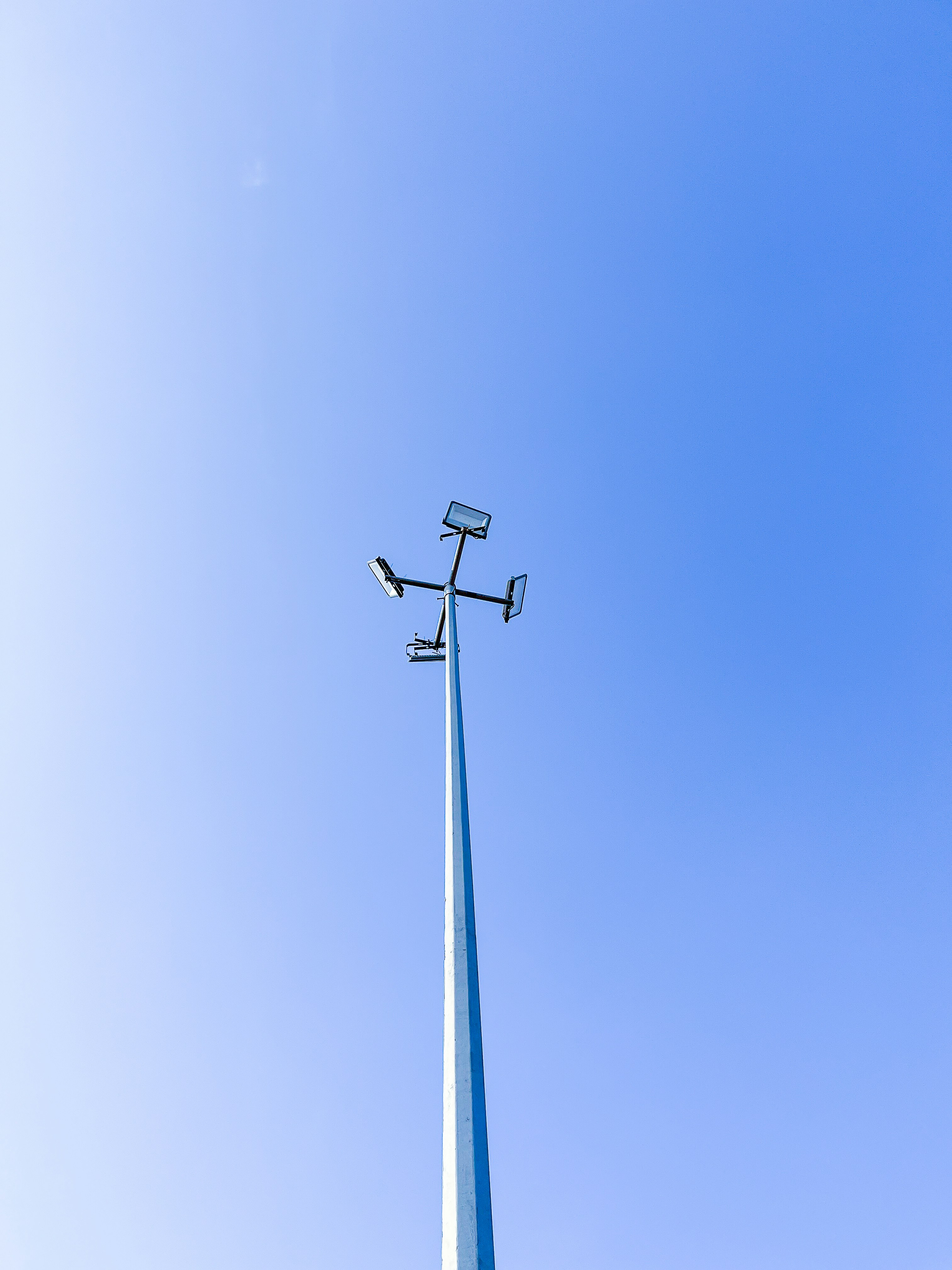 A tall pole with two street lights on top of it