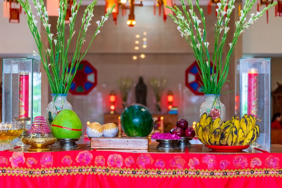 印尼華人廟宇內濃煙升騰的香火