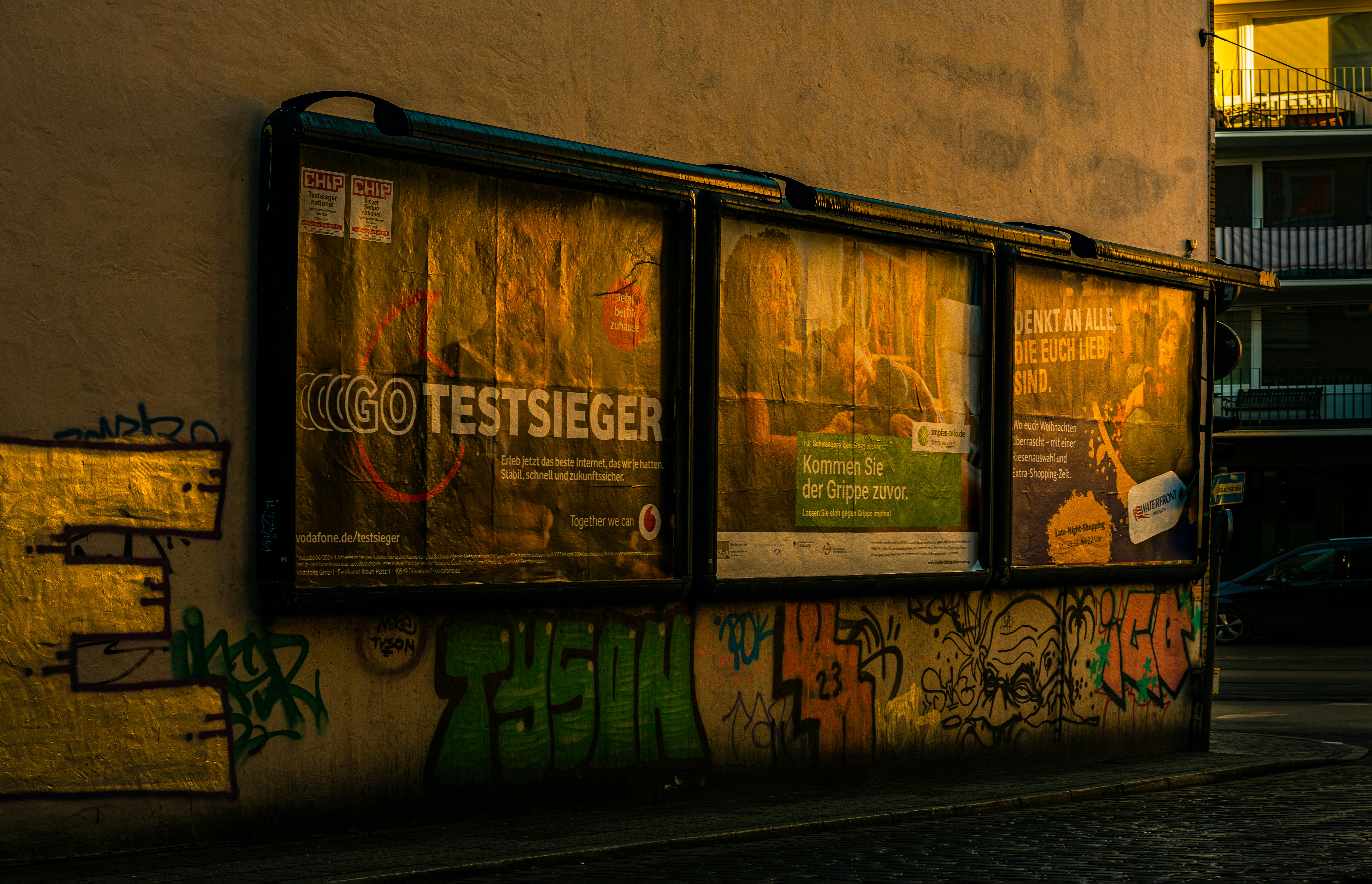 A bus parked next to a building with graffiti on it