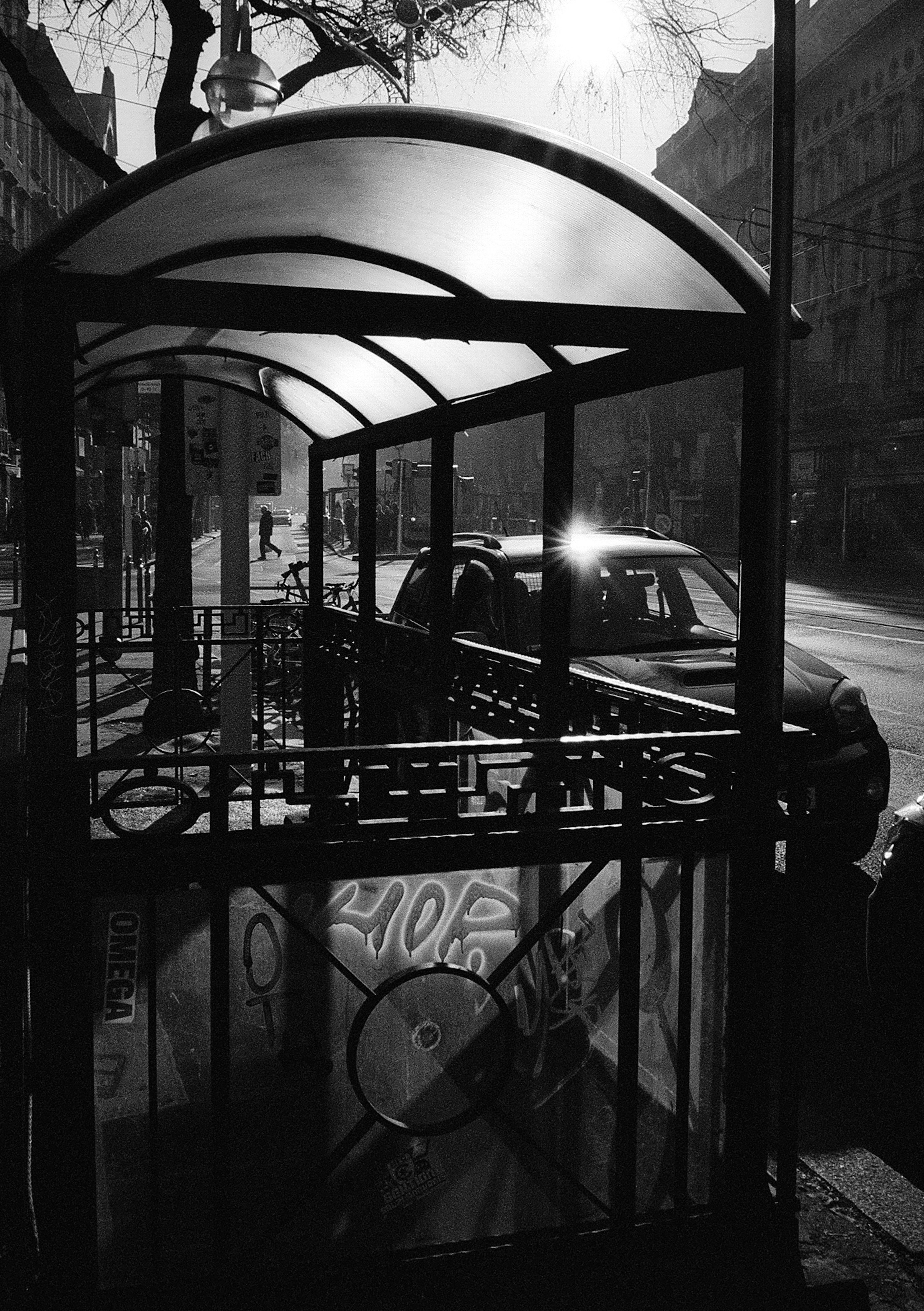 A black and white photo of a bus stop photo – Free Car Image on Unsplash