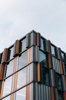 A very tall building with lots of windows