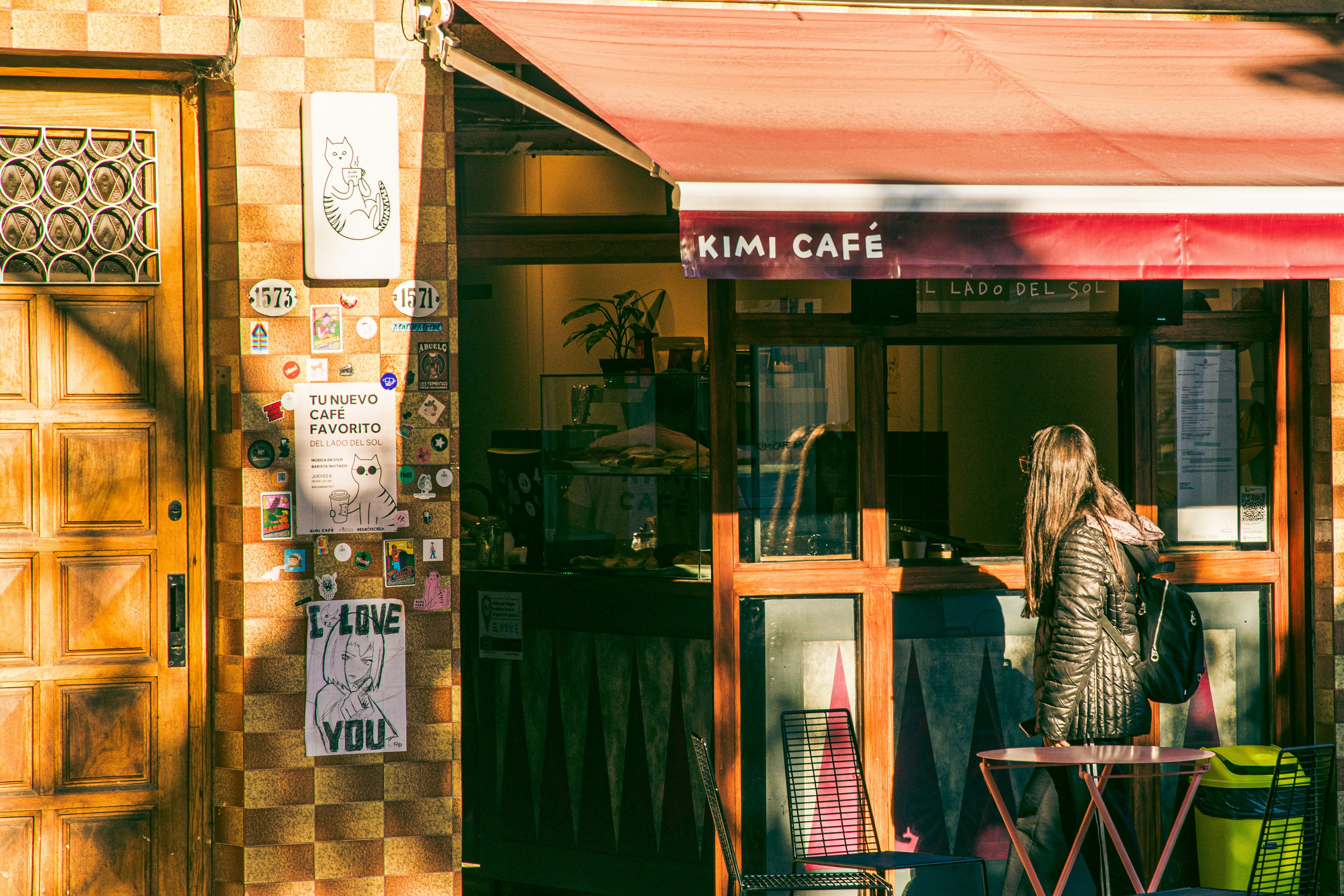 Cafés Limit Digital Nomads, Boosting Travel Industry