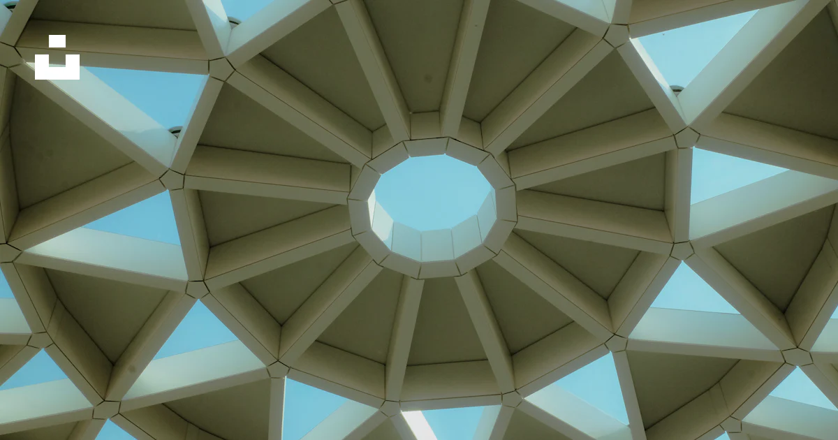 Ceilingview A close up view of a ceiling with a sky in the background photo – Free ...