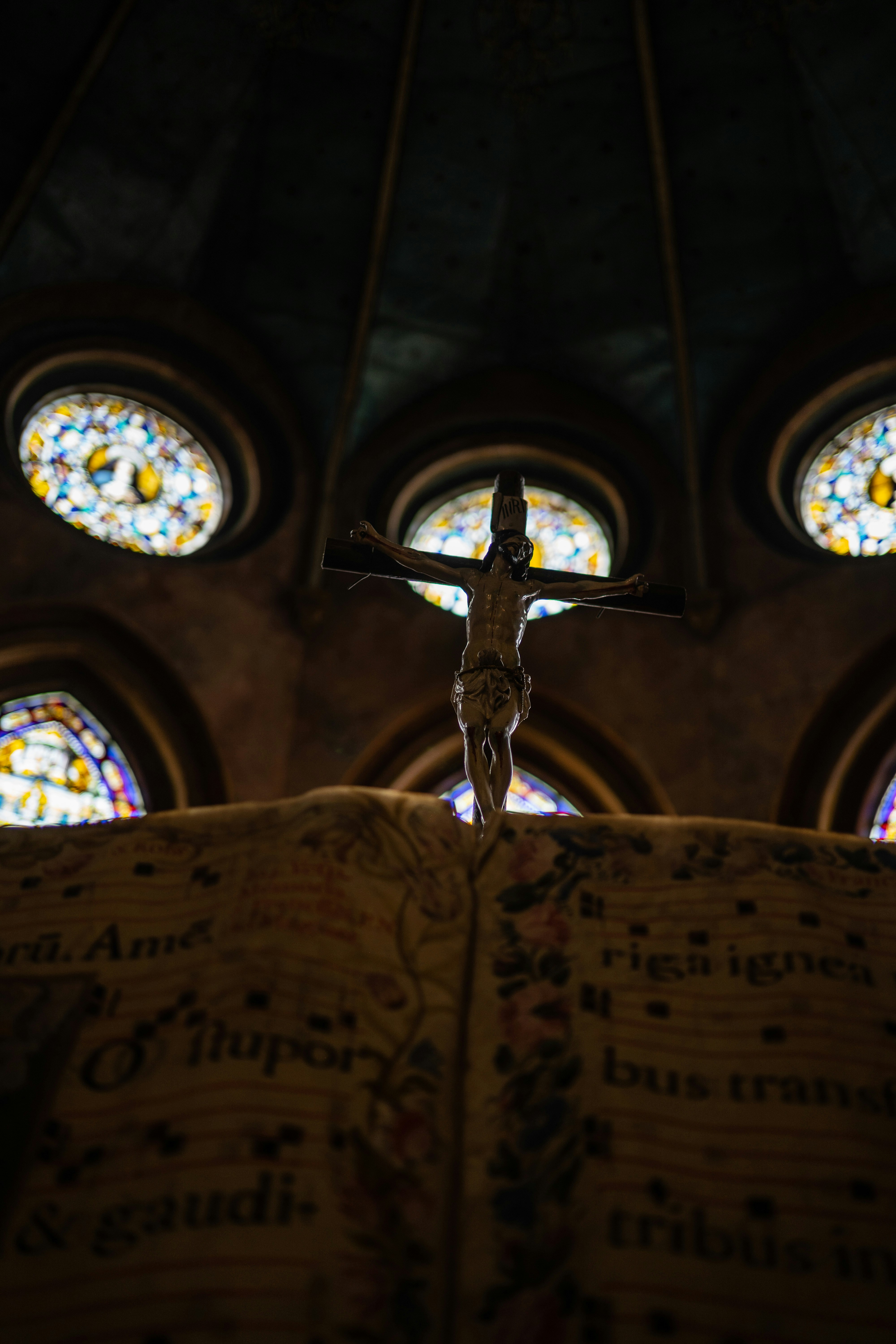 black and white bed linen