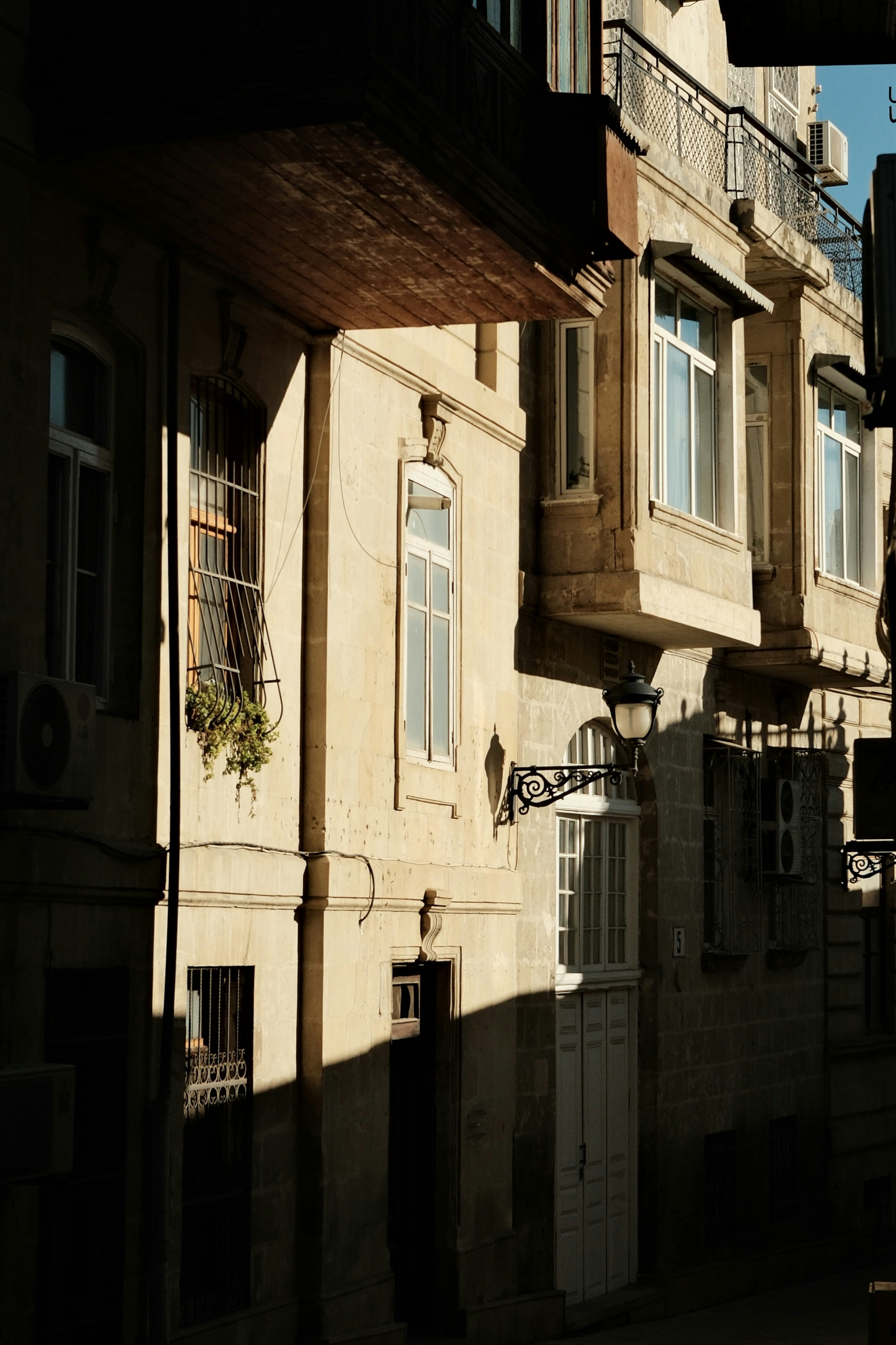 A street sign in front of a row of buildings