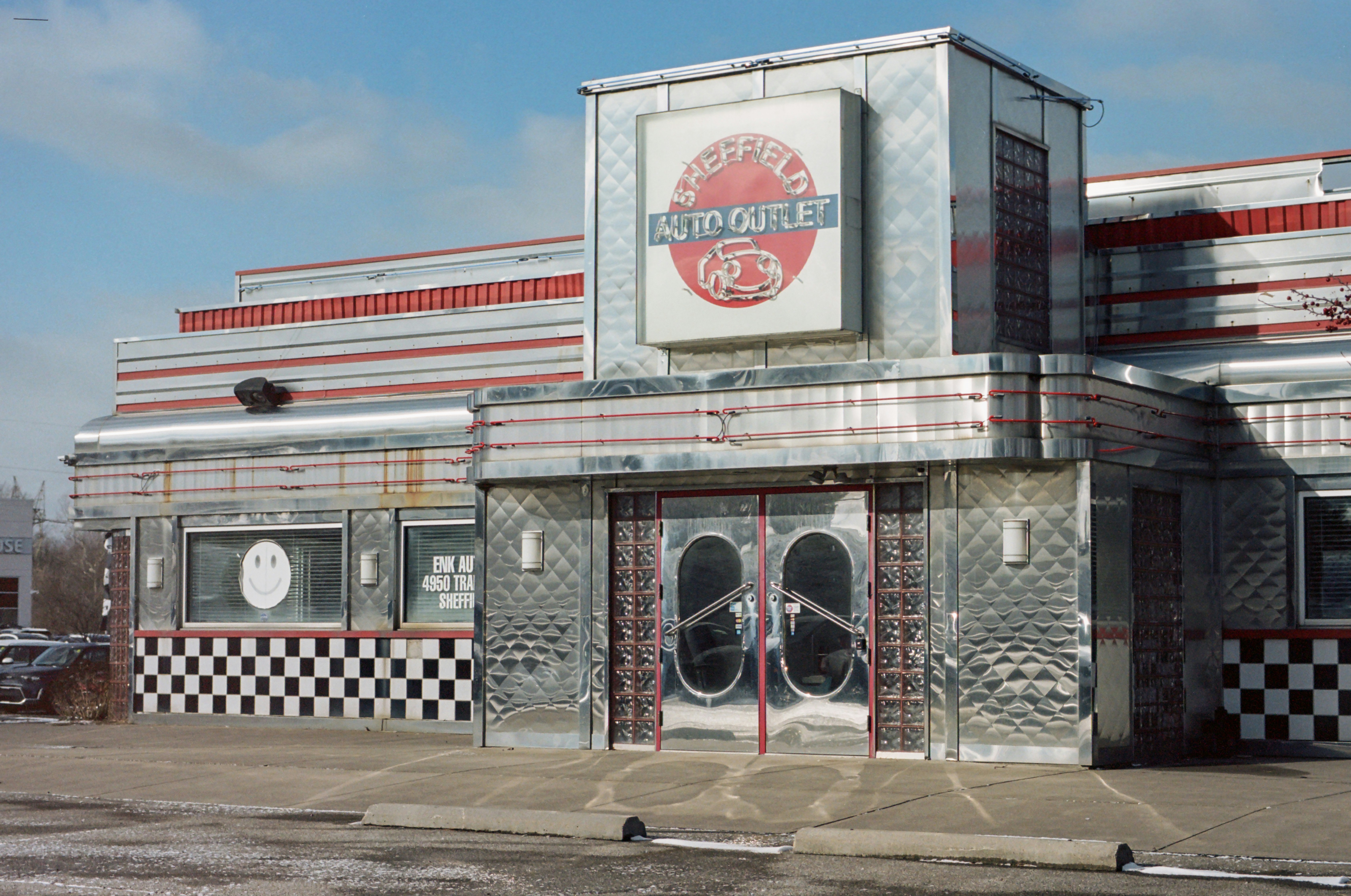 A large building with a checkered pattern on the front photo – Free ...