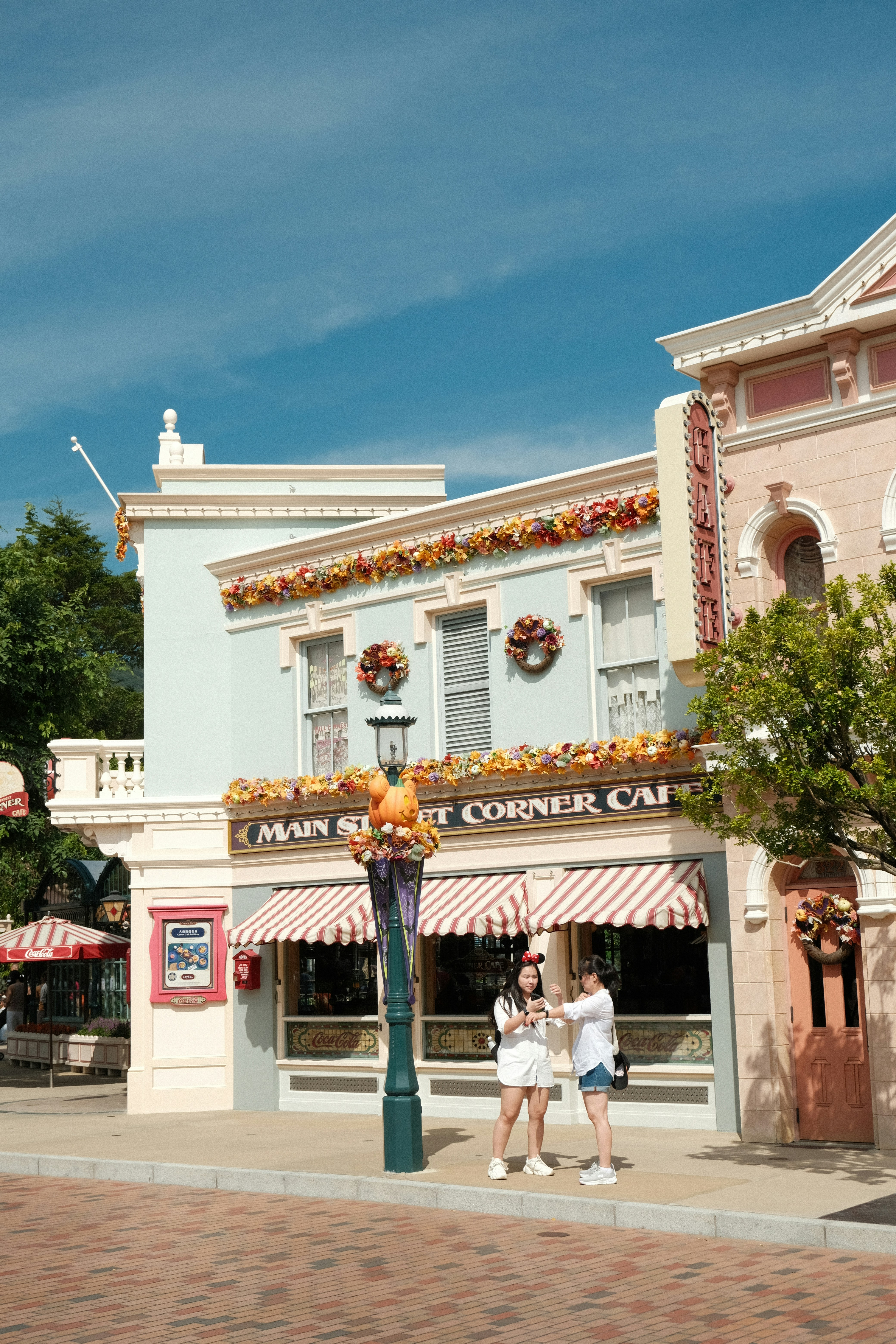 Solo Travelers and Disney Fans