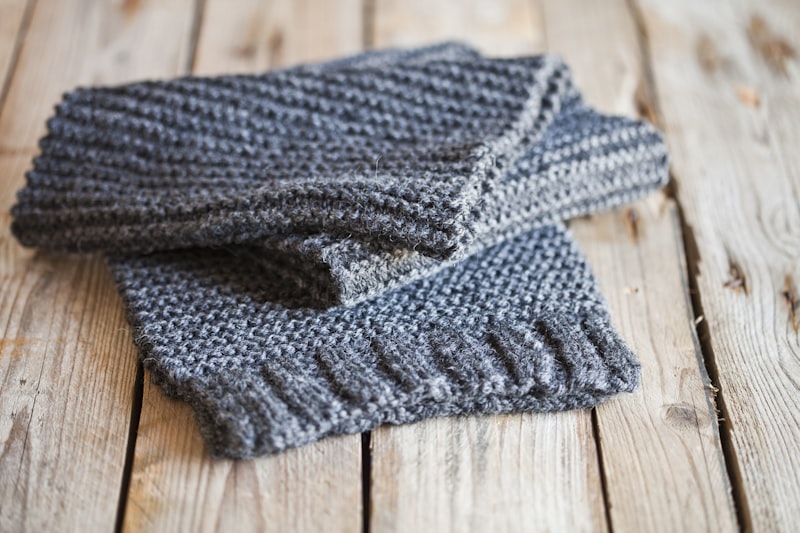 Ridgeline Knit Gloves - gray knitted gloves