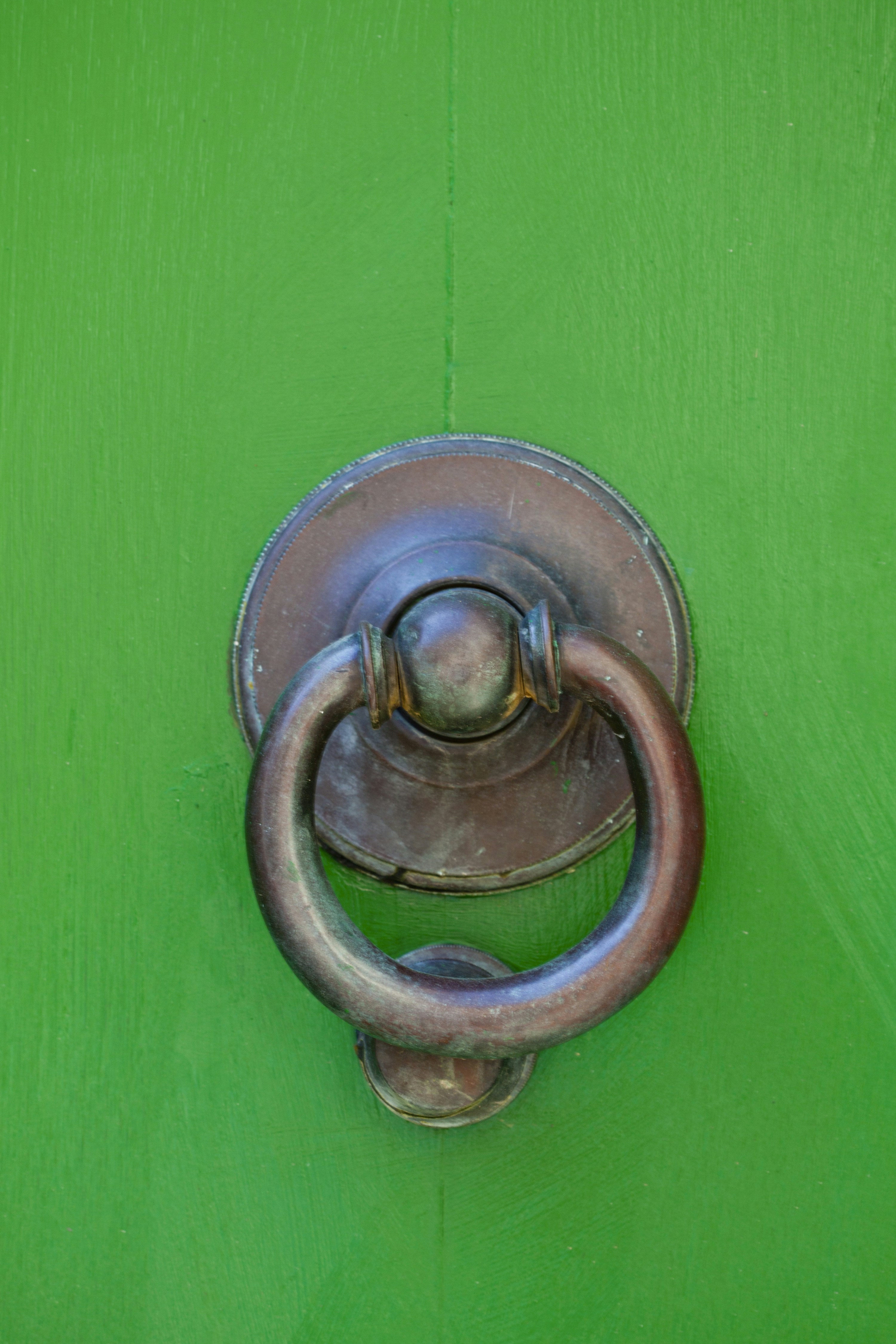 A green door with a metal handle on it