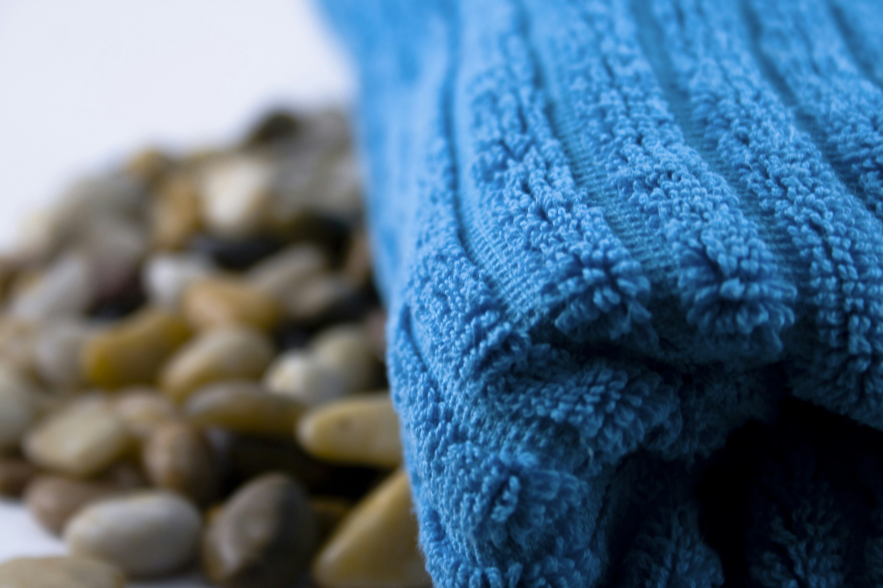 blue compression socks, wallpaper, Stoking Kompresi: Manfaat, Cara Pakai, dan Jenisnya 6