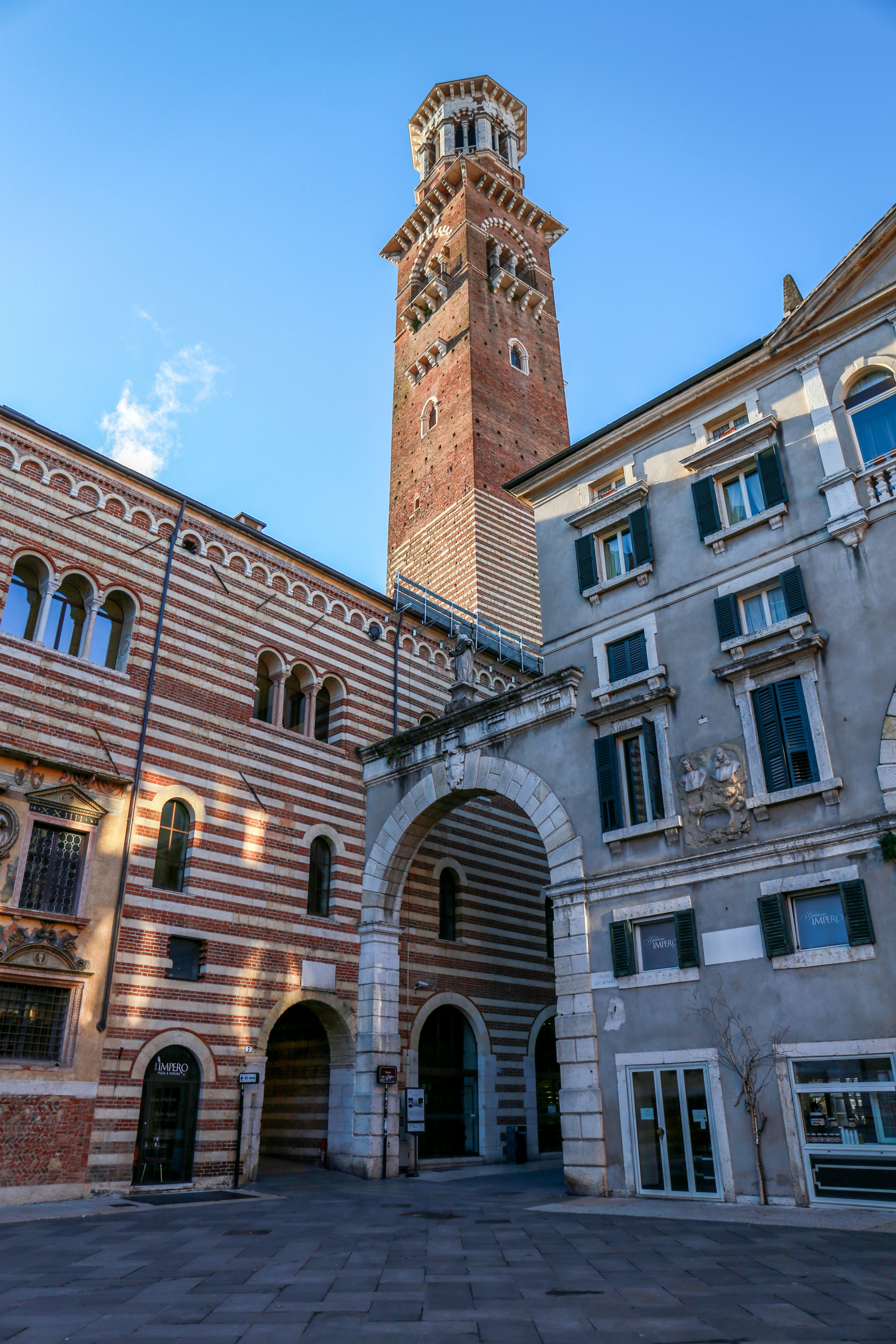 Photo by ardalanaameli