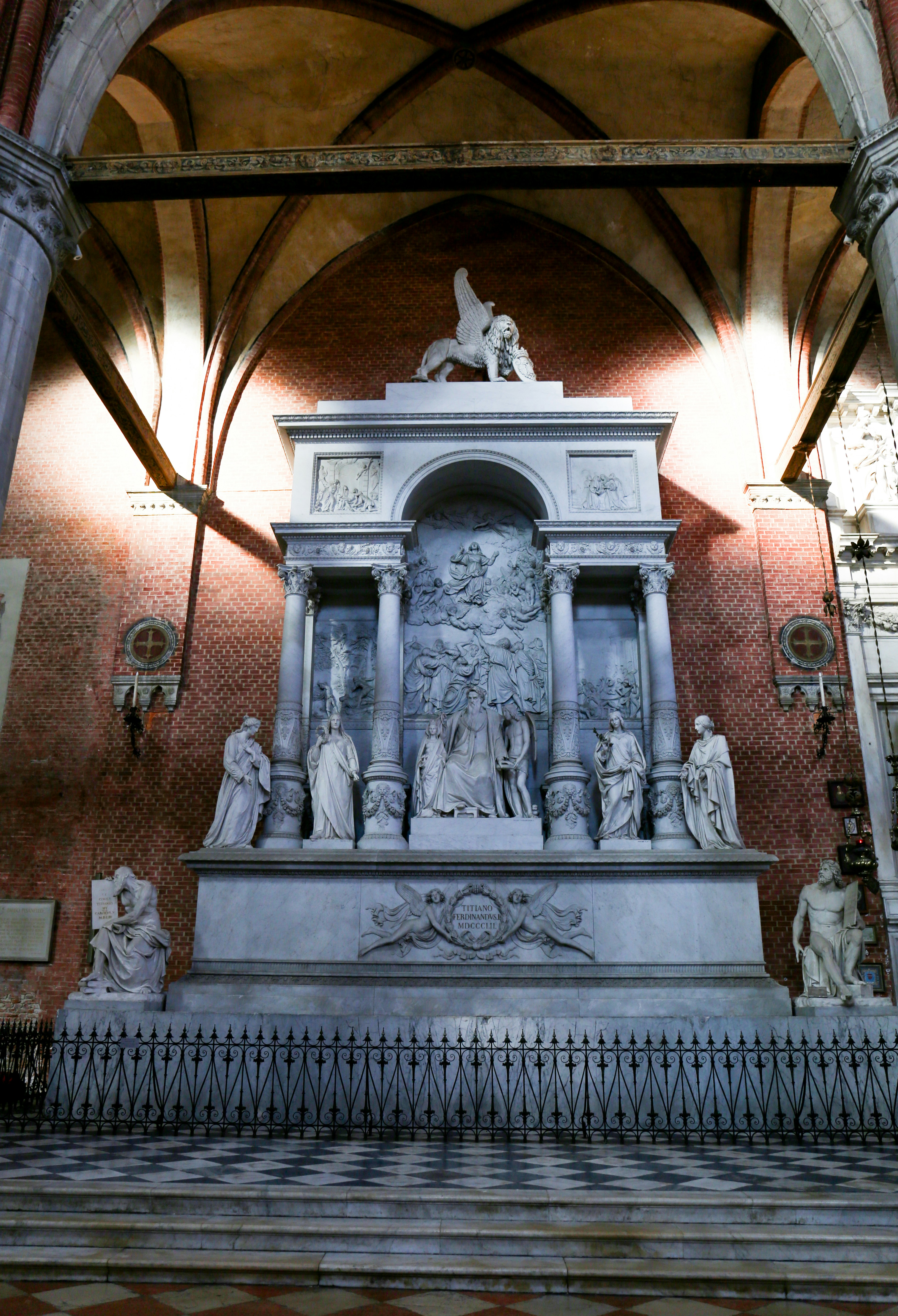 Photo by ardalanaameli