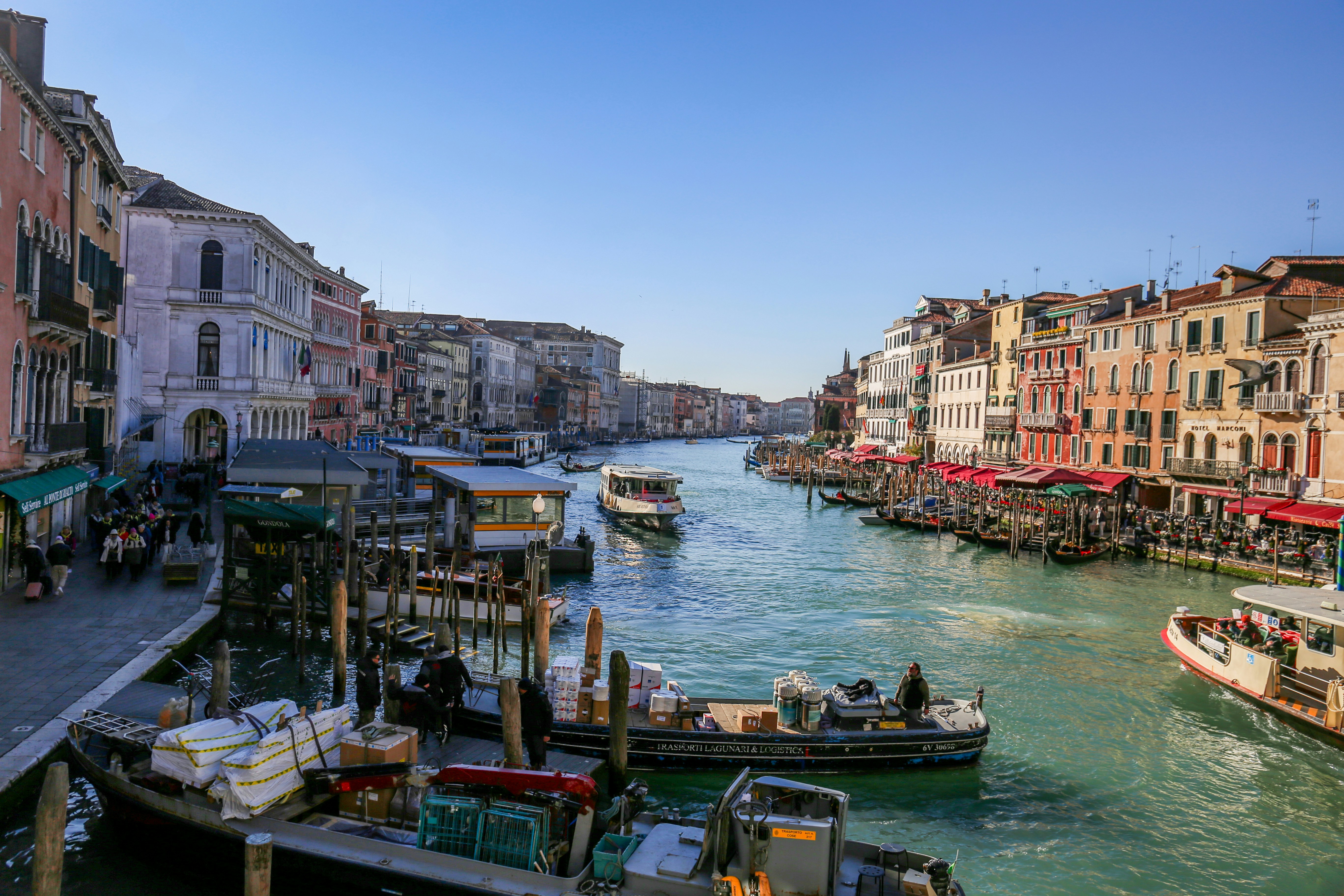 Photo by ardalanaameli