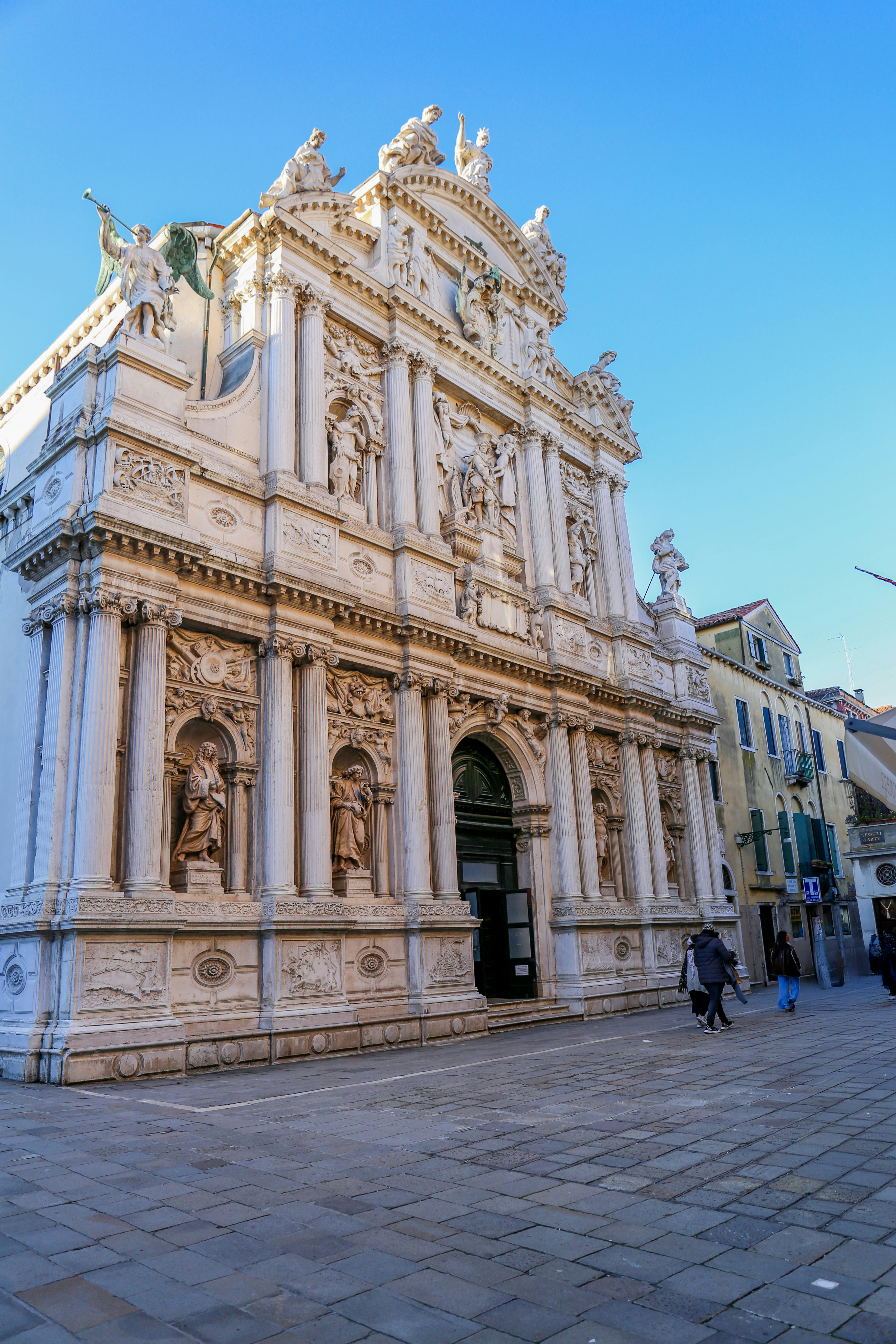 Photo by ardalanaameli