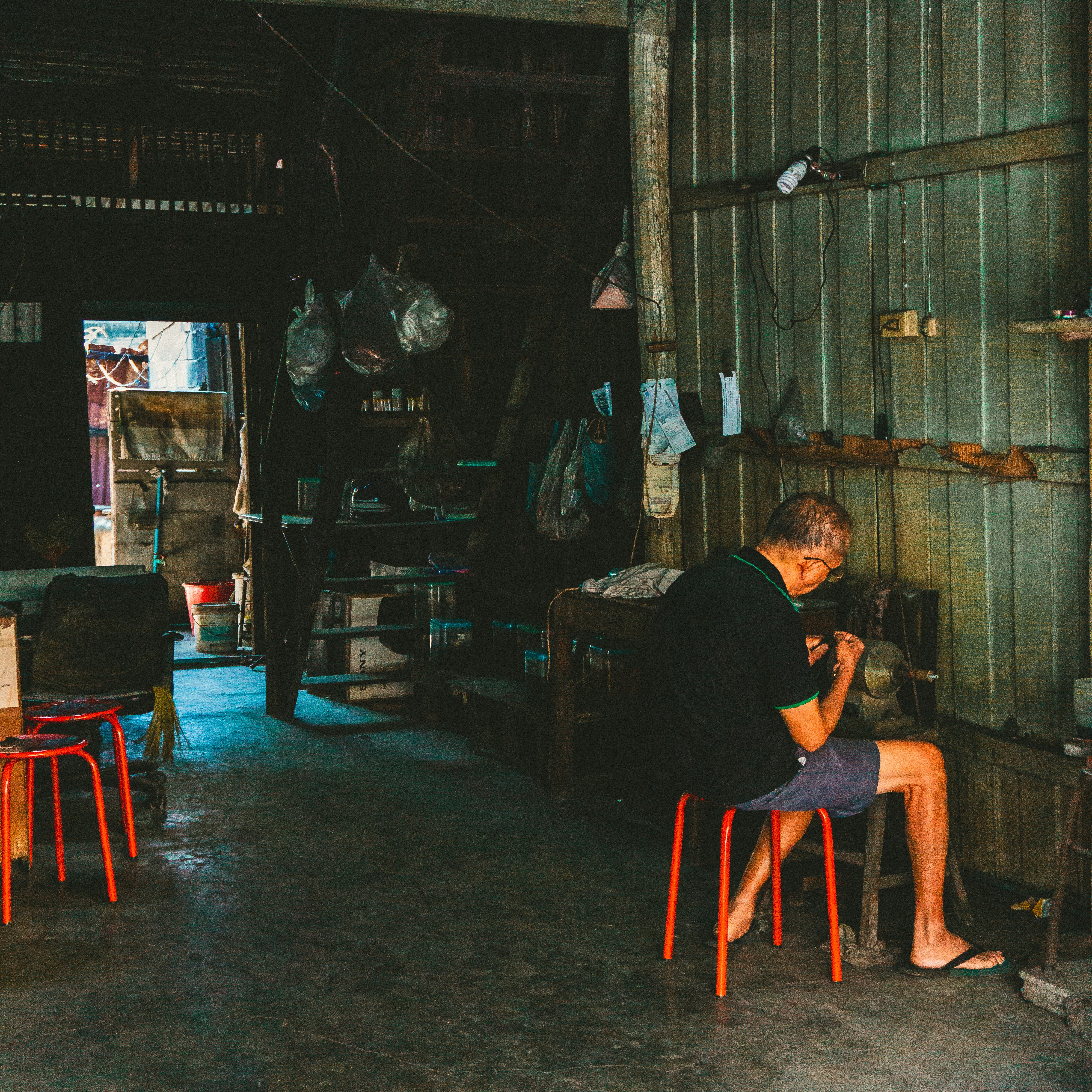 Control de inventario en tiempo real — photo by Honney Artkongharn