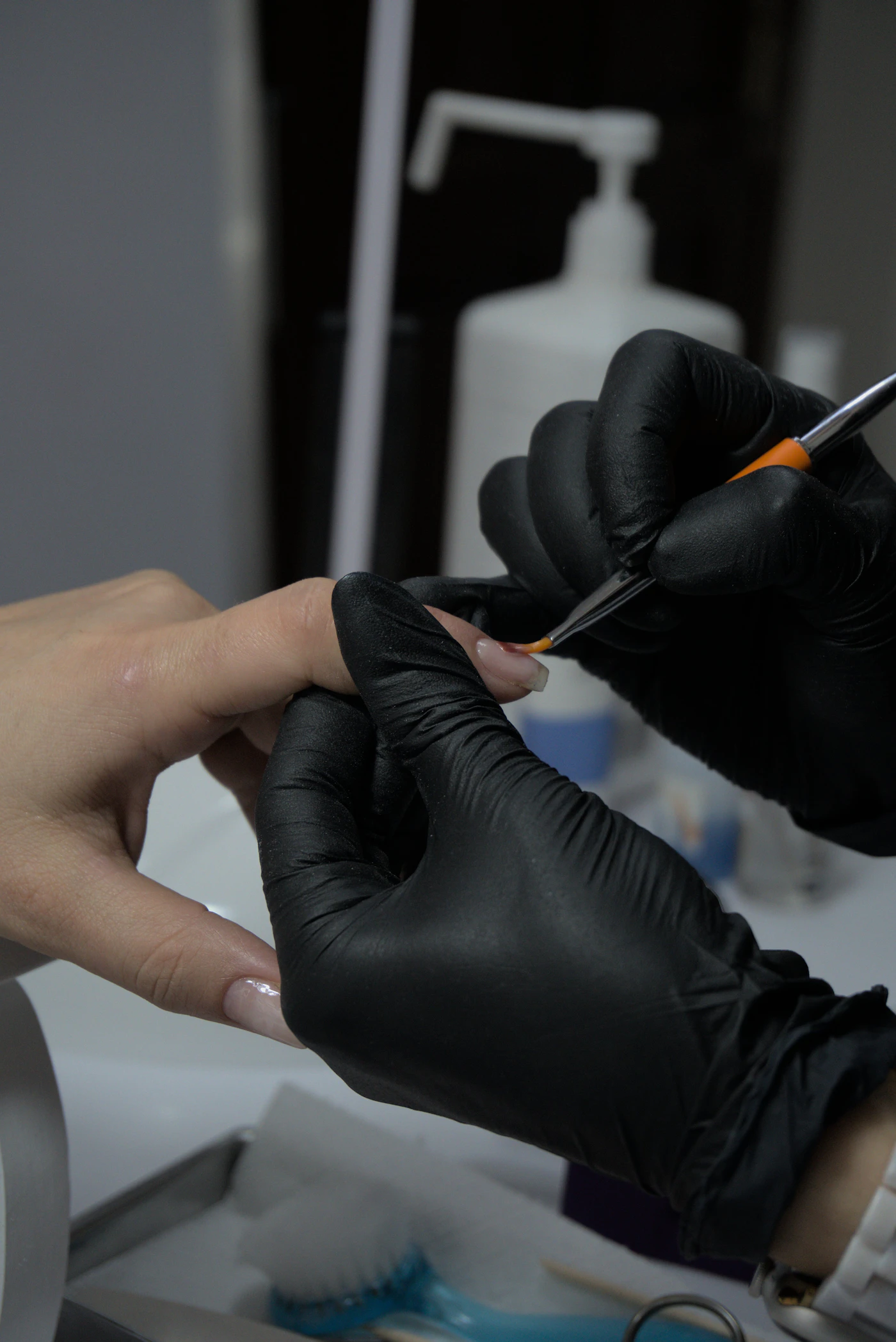 Reino Unido tira o TPO do esmalte em gel só agora, dez meses depois de o Brasil ter feito o mesmo