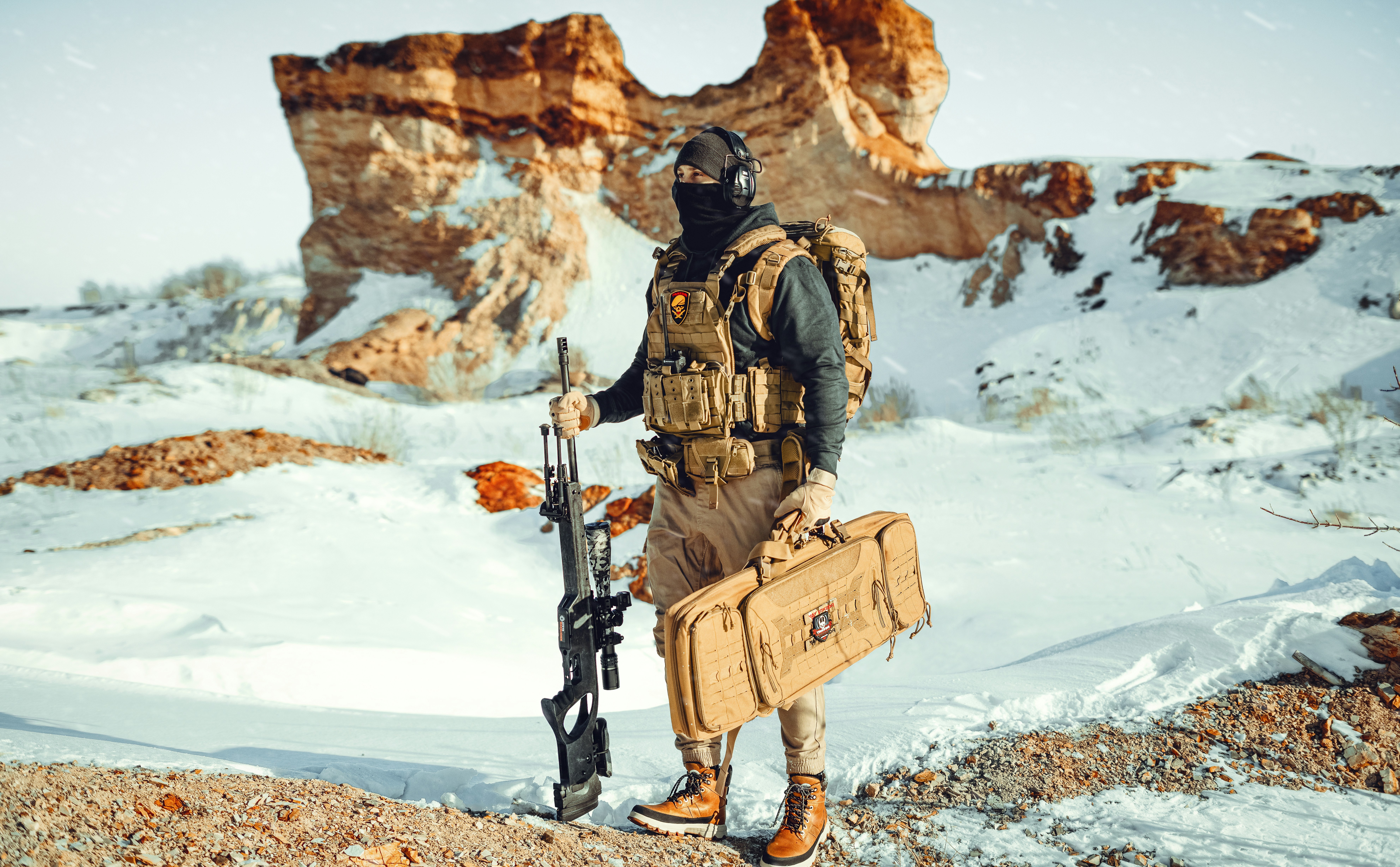 photo 1737216756611 54f57da1d94b?crop=entropy&cs=tinysrgb&fit=max&fm=jpg&ixid=M3w1MjQ0NjR8MHwxfHNlYXJjaHwxNnx8TWlsaXRhcnklMjBnbG92ZXN8ZW58MHwwfHx8MTc0MzU5NTY4M3ww&ixlib=rb 4.0