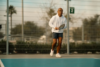 A man standing on a tennis court holding a racquet