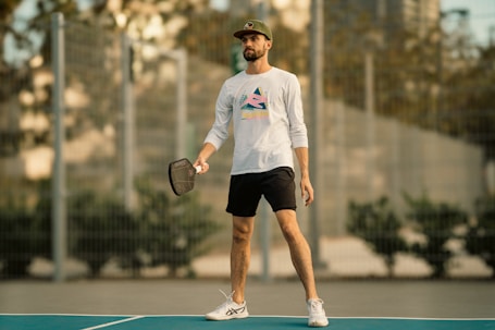 A man standing on a tennis court holding a racquet