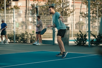 A man standing on a tennis court holding a racquet