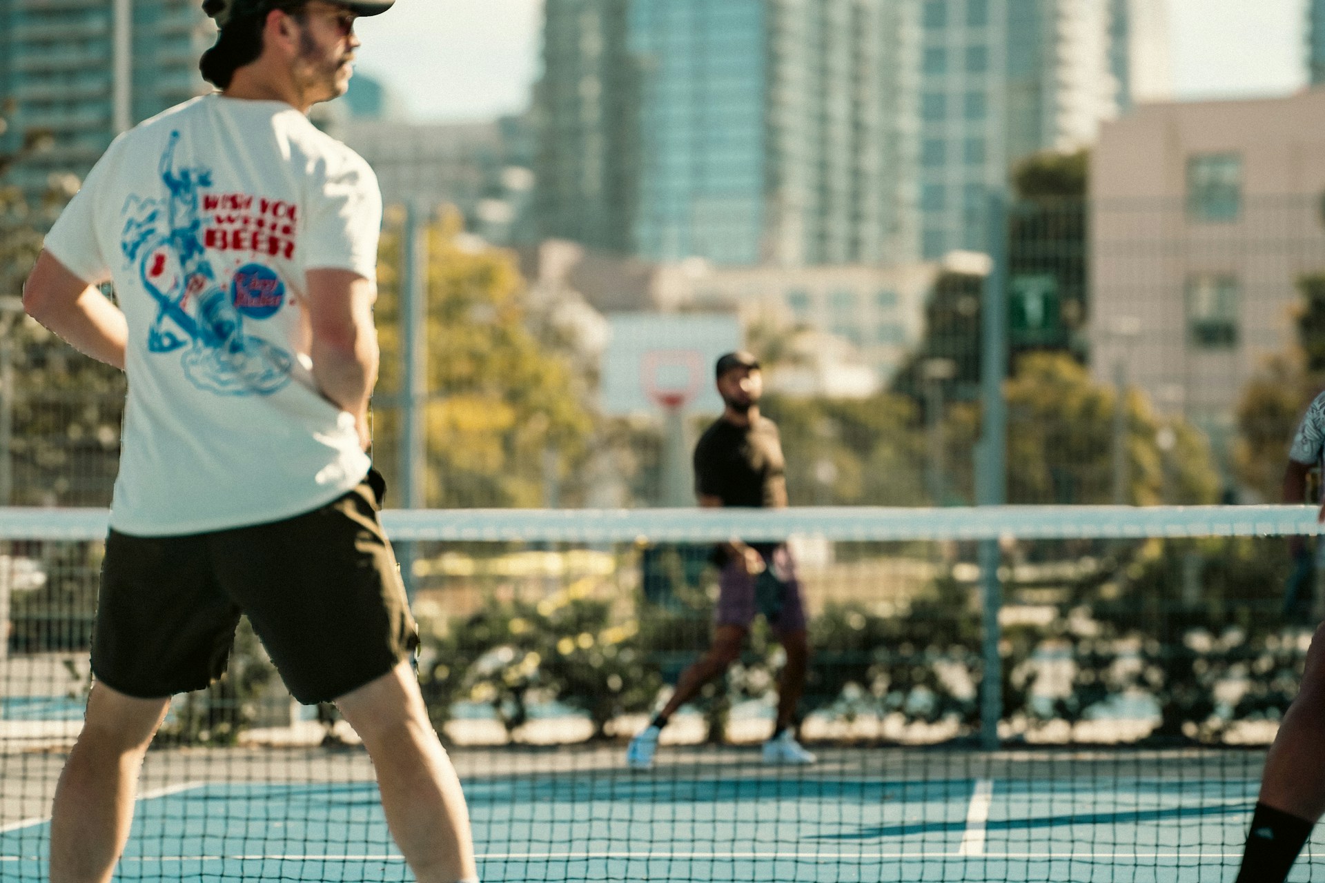 A man standing on a tennis court holding a racquet