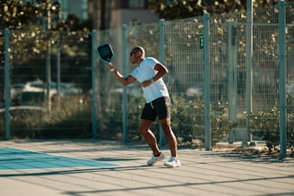 A man holding a tennis racquet on top of a tennis court