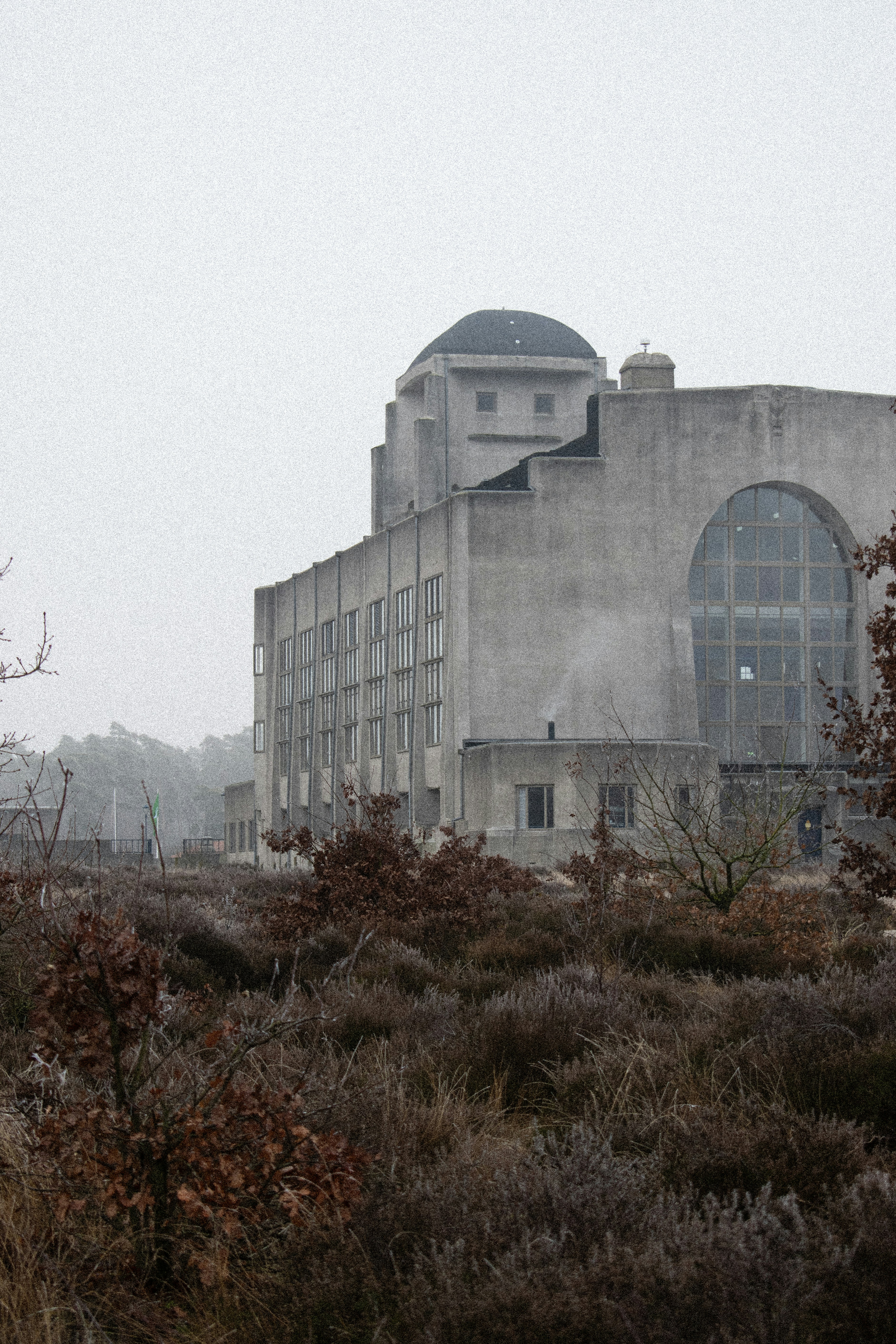 A large building sitting in the middle of a field