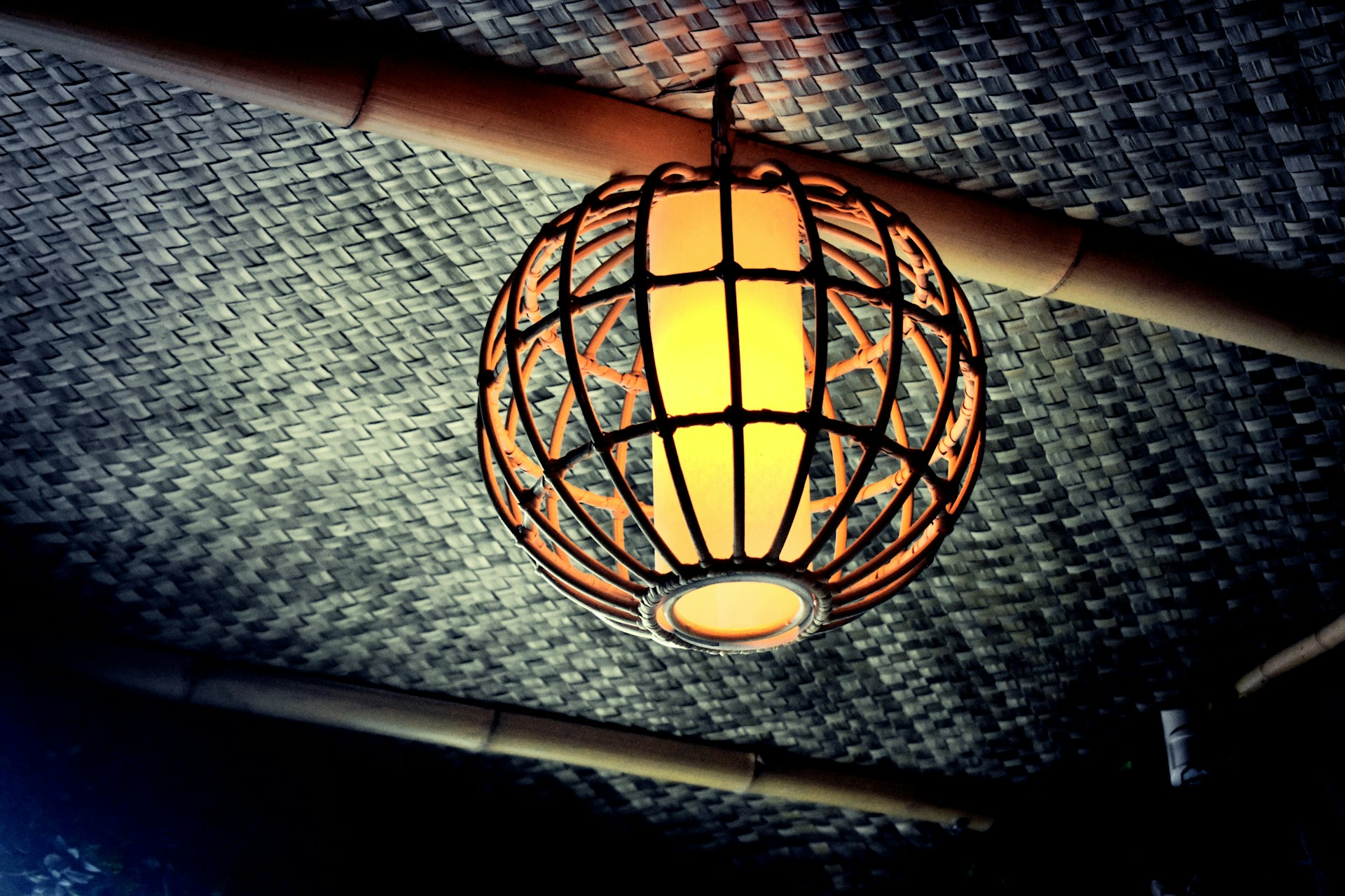 A light hanging from the ceiling of a room