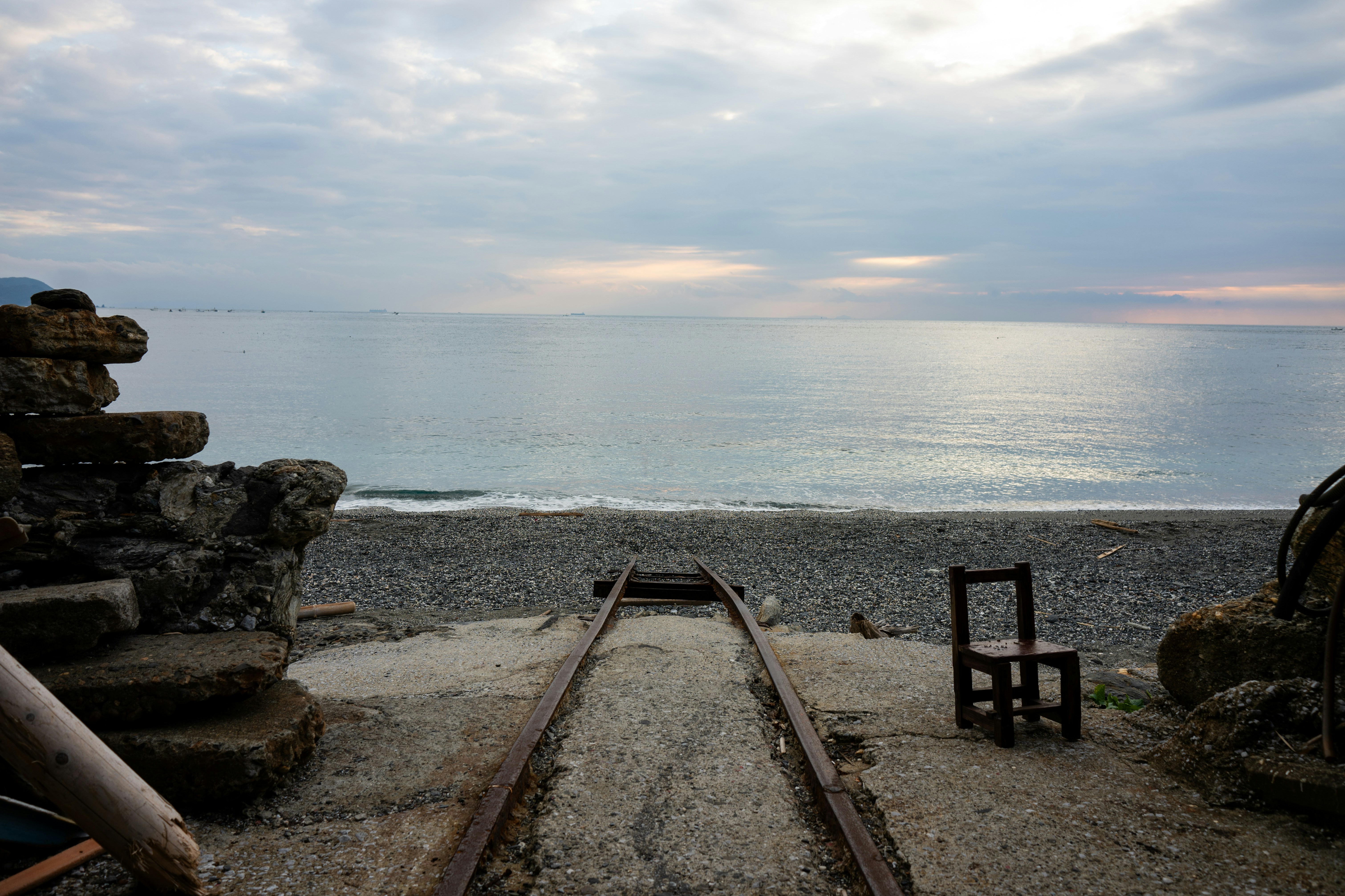 A view of the ocean from a train track photo – Free Nature Image on ...