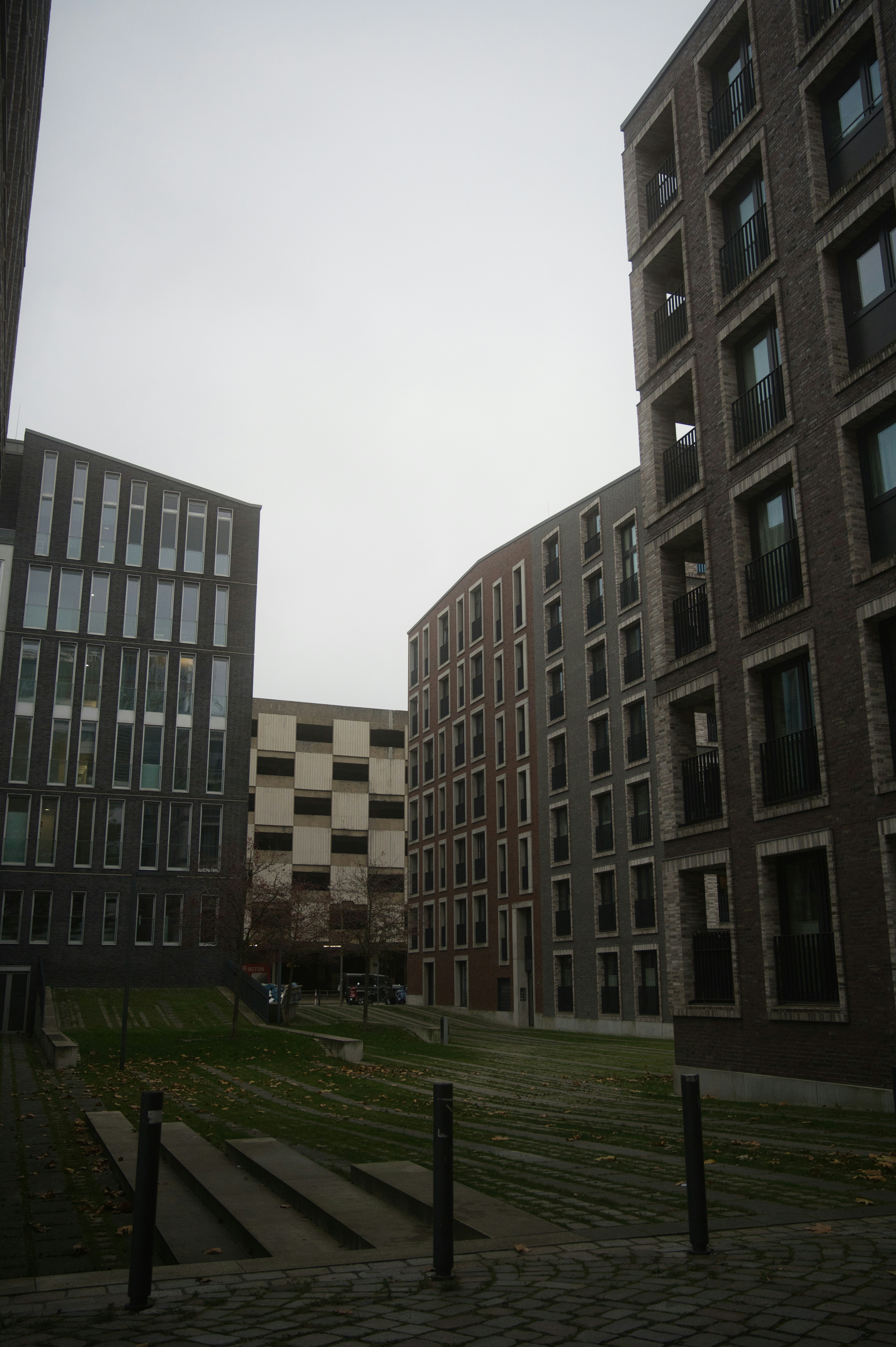 Quelques bâtiments qui sont l’un à côté de l’autre