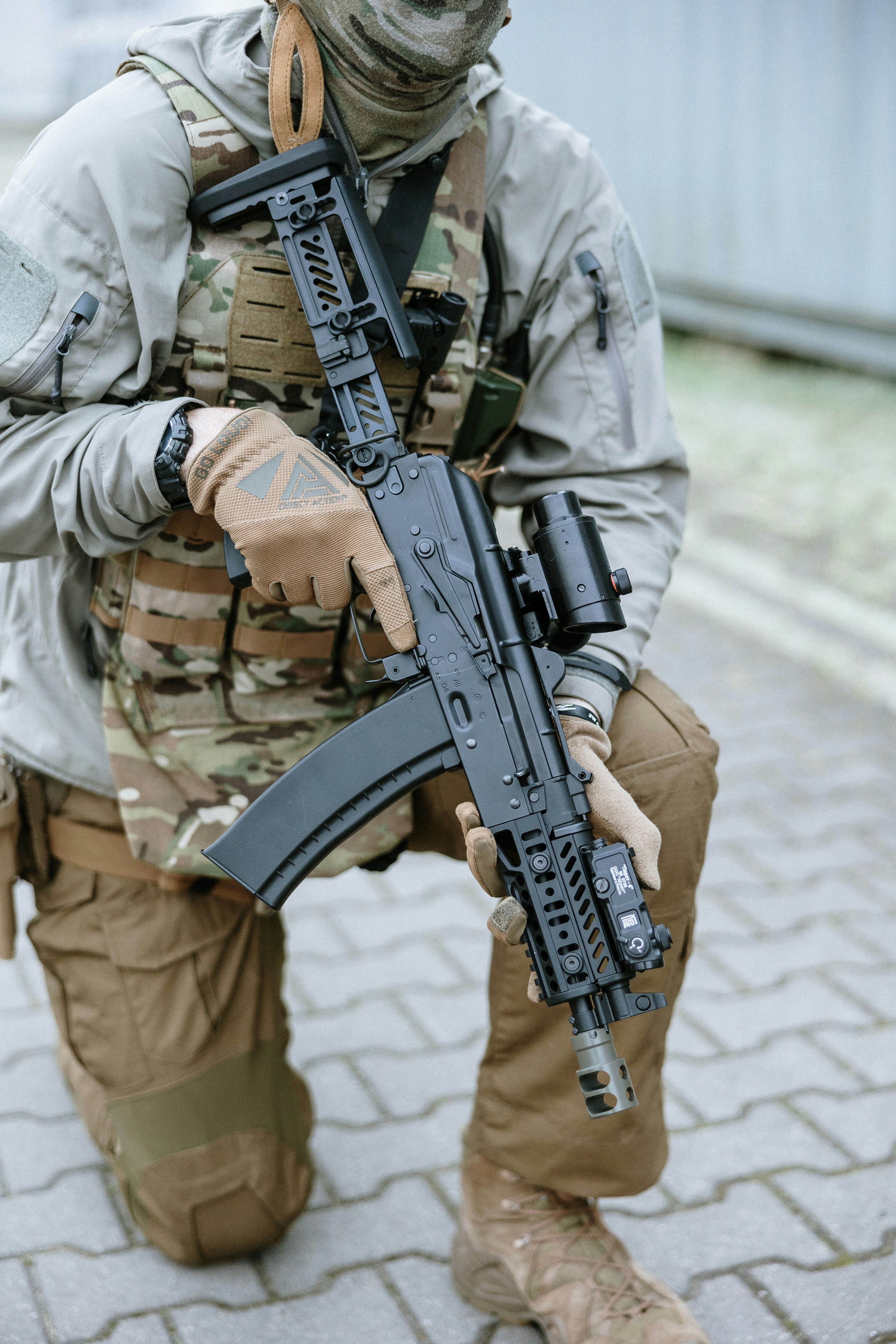A man in camouflage holding a machine gun photo – Free Tactical Image ...