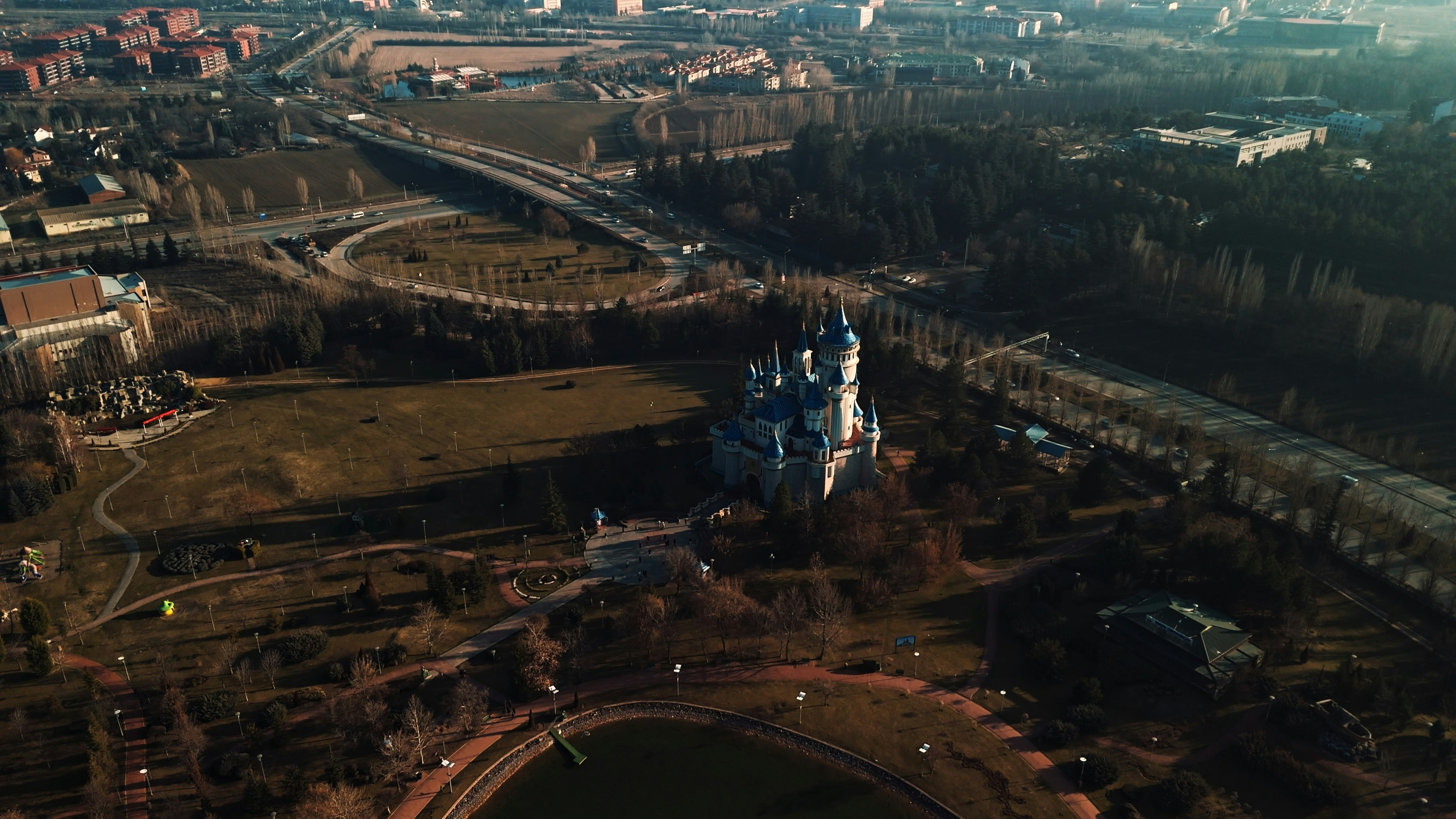 photo 1737403304169 7f1c218c5e6c?crop=entropy&cs=tinysrgb&fit=max&fm=jpg&ixid=M3w1MjQ0NjR8MHwxfHNlYXJjaHwxNHx8VG95JTIwZHJvbmV8ZW58MHwwfHx8MTc0MzA1MzUwNnww&ixlib=rb 4.0