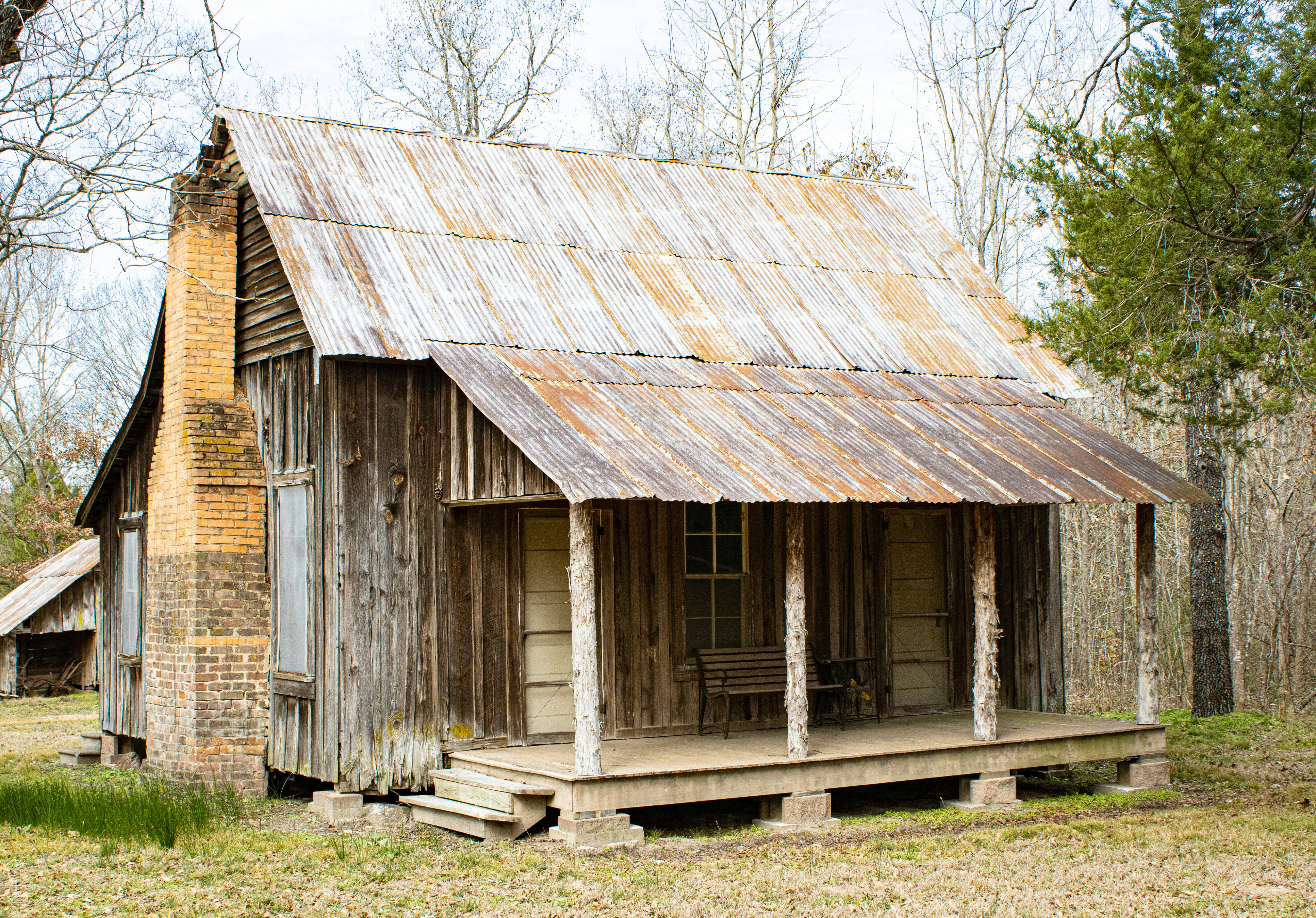 Resident Repair & Resilience: Build a Privacy‑First, Repairable Smart‑Outlet and Compact Power Plan for Renters (2026)