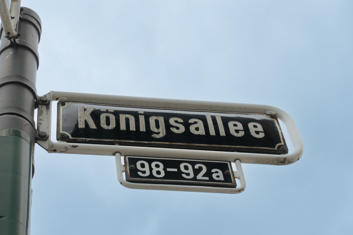 Titelbild für JSON-Parser in OCaml fuer eine Banken-Konfigurations-Schnittstelle