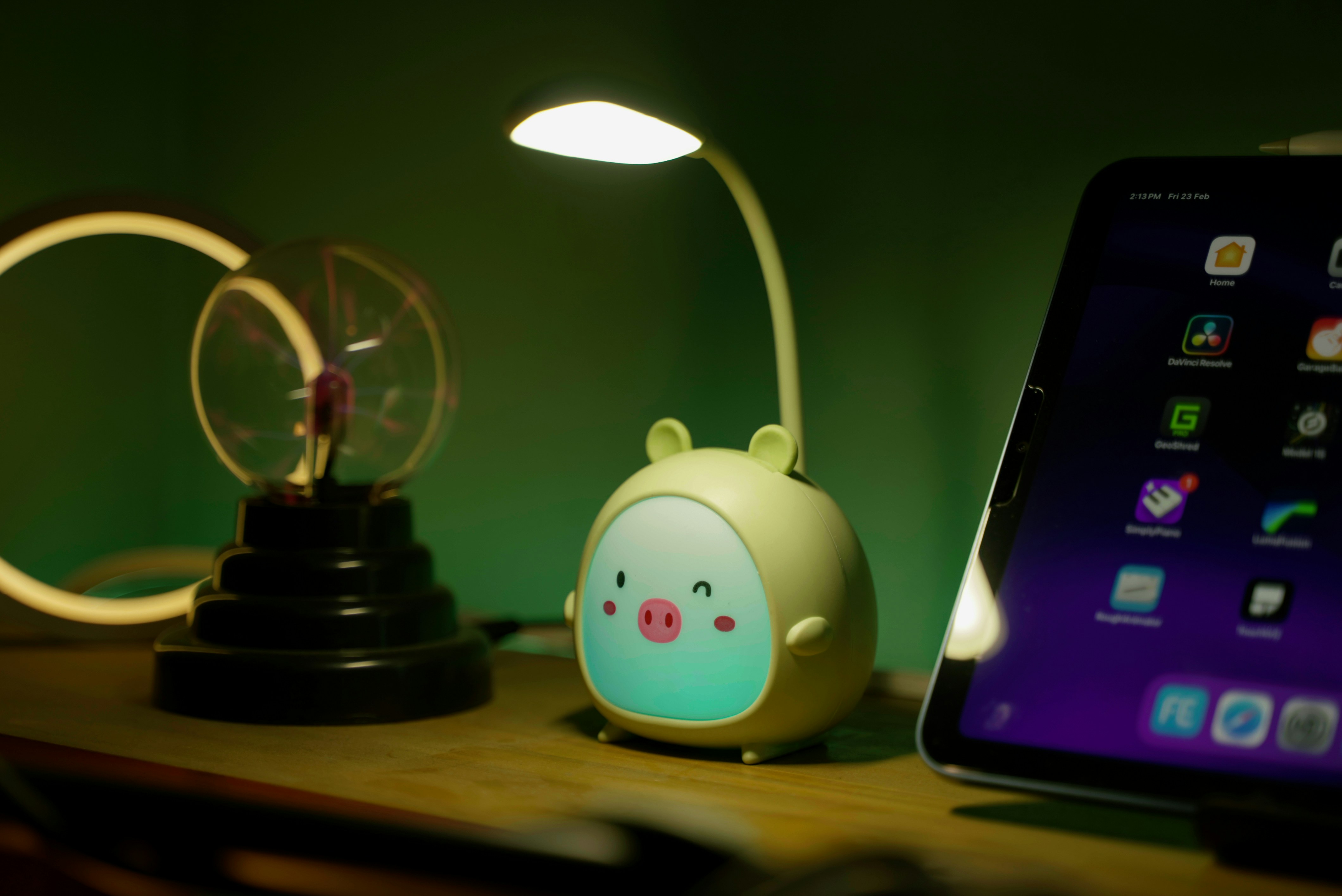 A table with a cell phone and a lamp on it