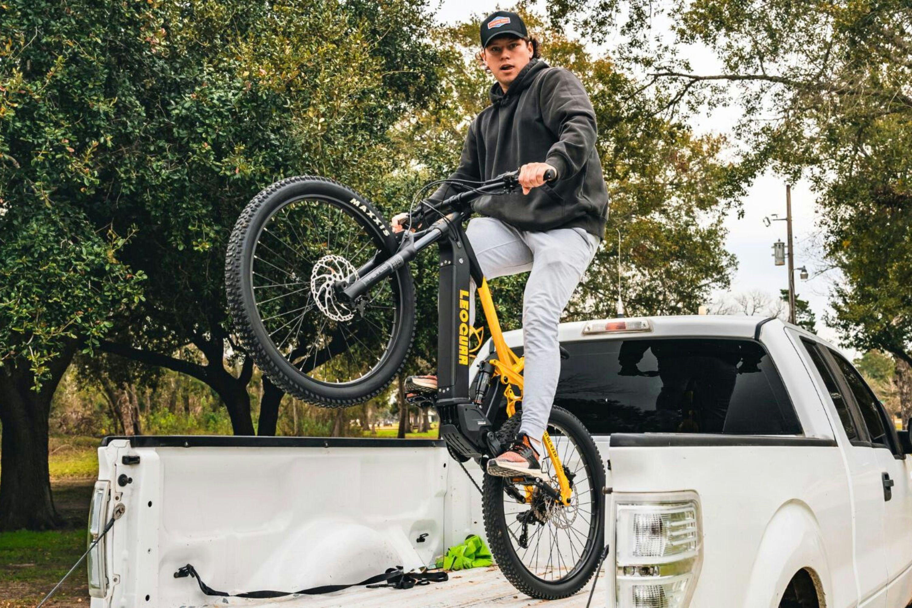 electric truck adventure, wallpaper, Rivian R1T: The Electric Truck Redefining Adventure 5