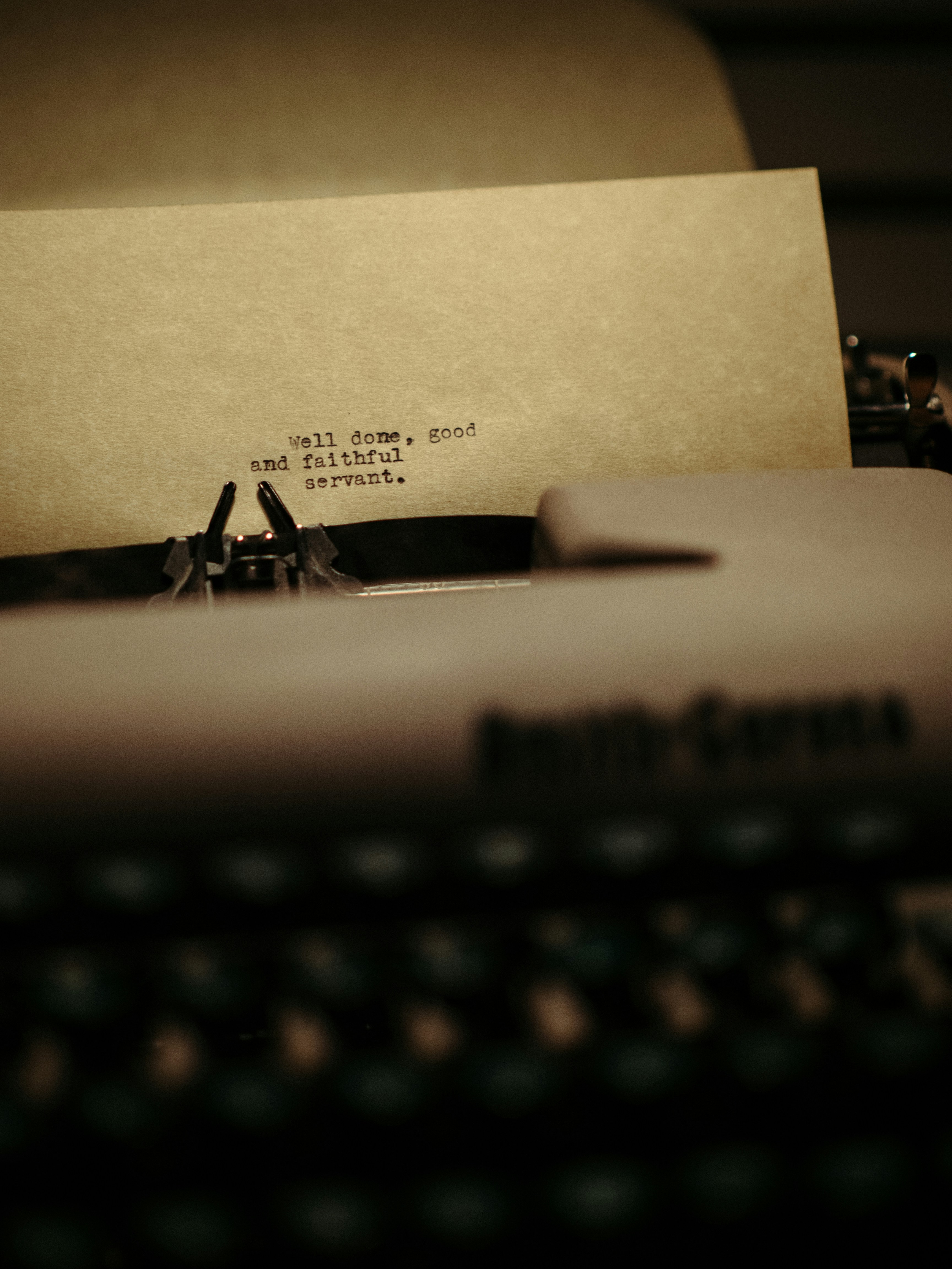 An old fashioned typewriter sitting on a desk