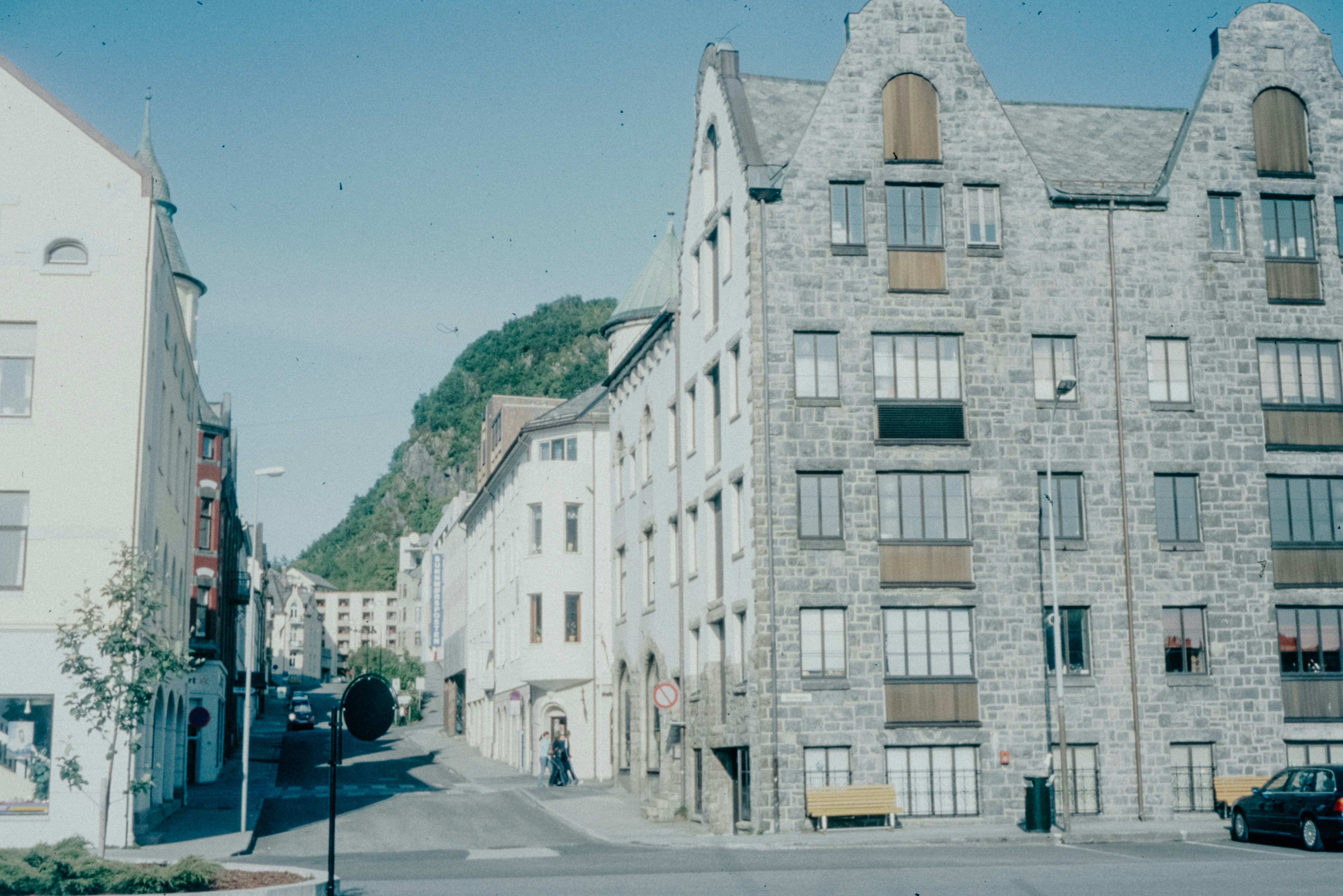 A large building with many windows on the side of it