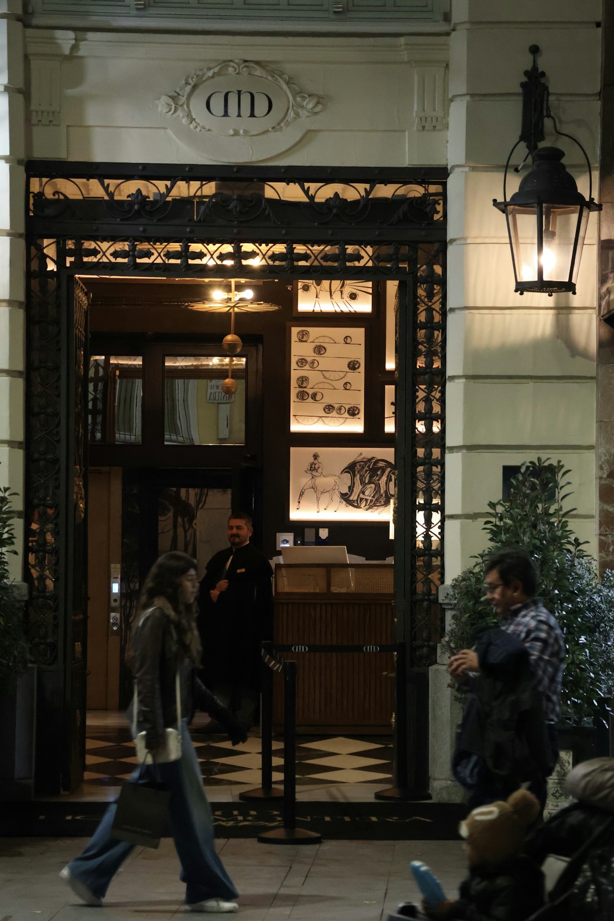 Reservation services for dining and entertainment image