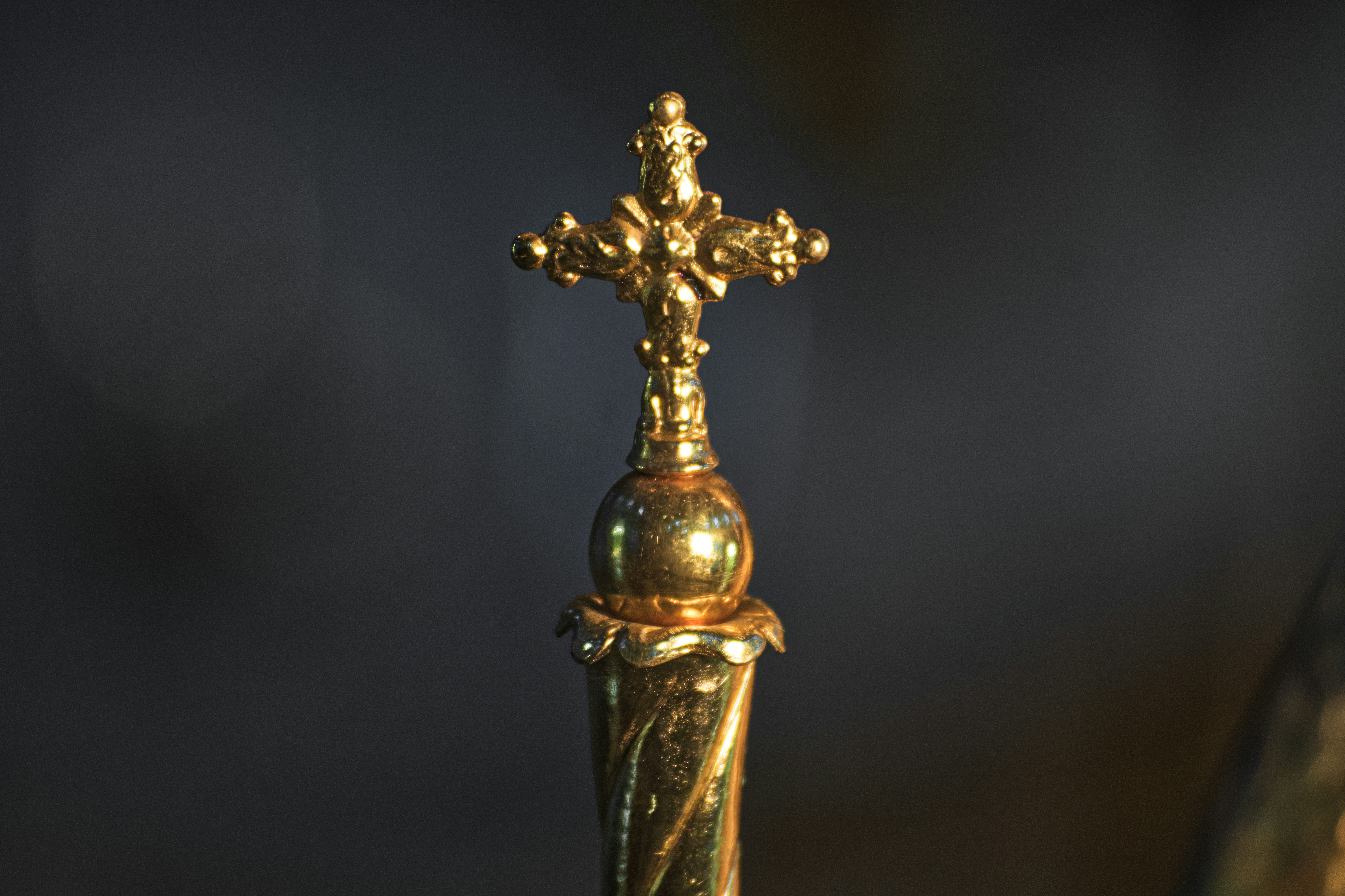 Holy Bones and Willing Believers: The Medieval Relic Trade and the Psychology It Never Quite Fooled