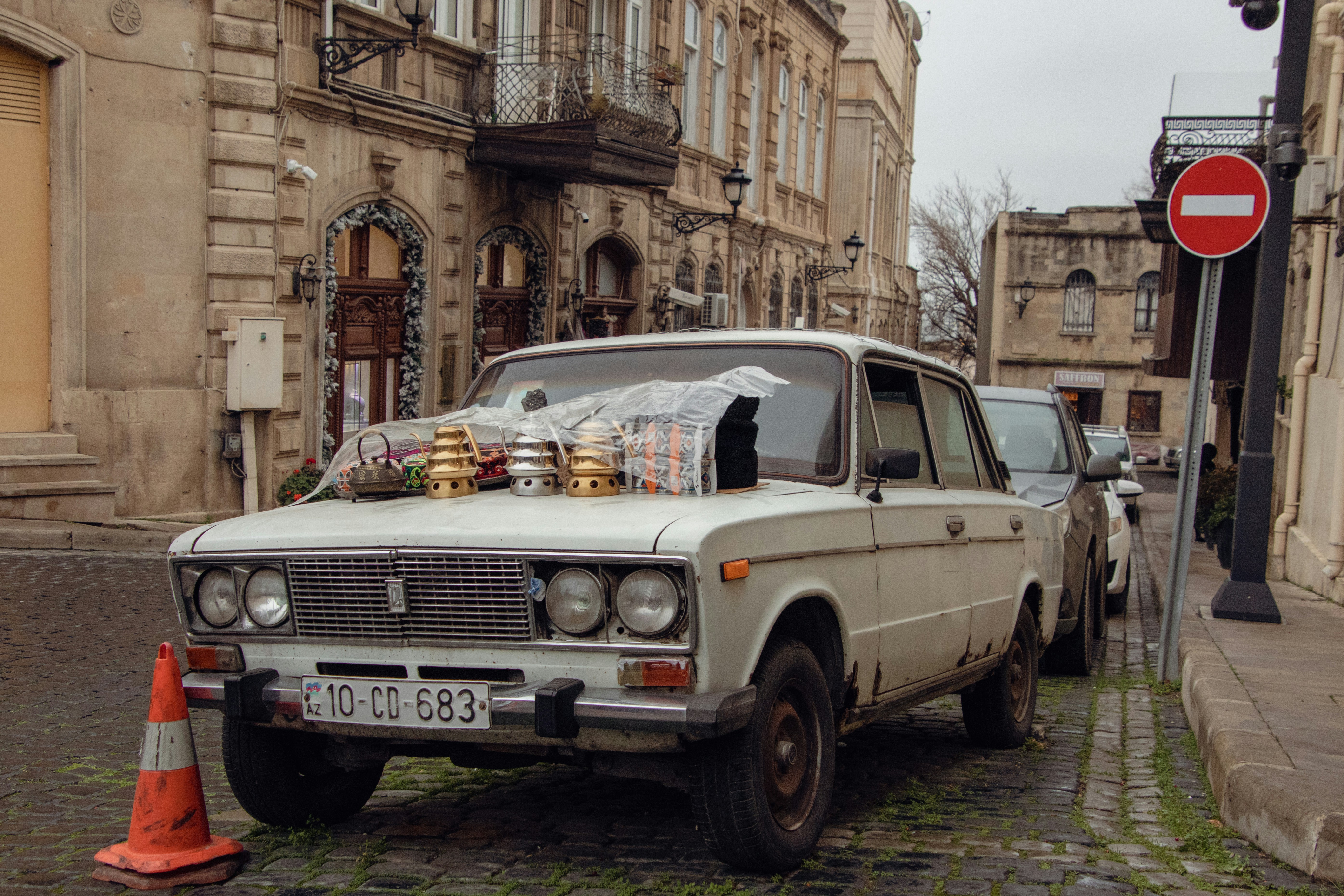 A car parked on the side of the road photo – Free Car Image on Unsplash