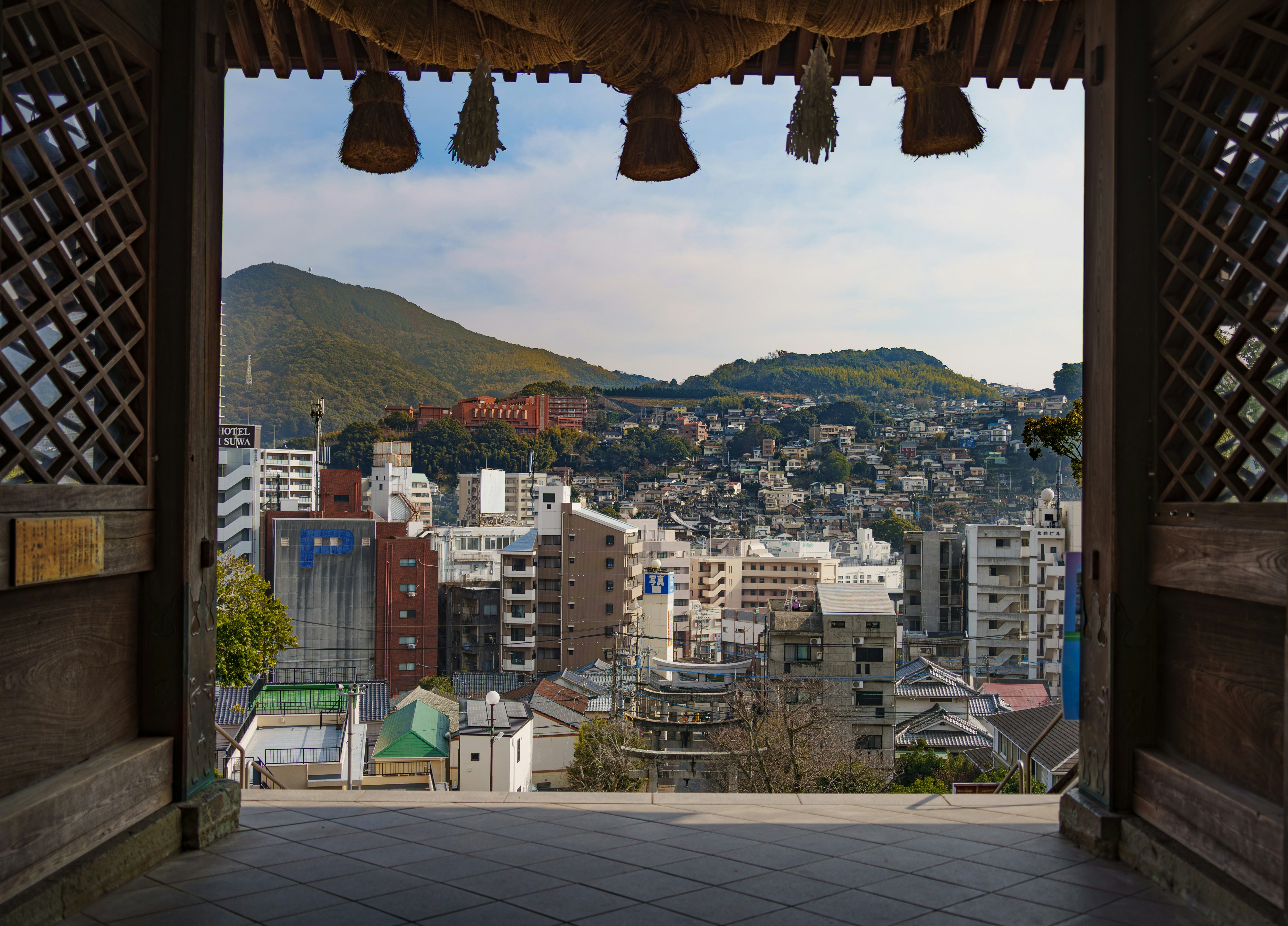 멕시코 대 한국 - A view of a city from an open door