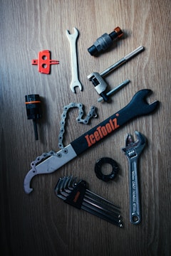 A bunch of tools that are laying on a table