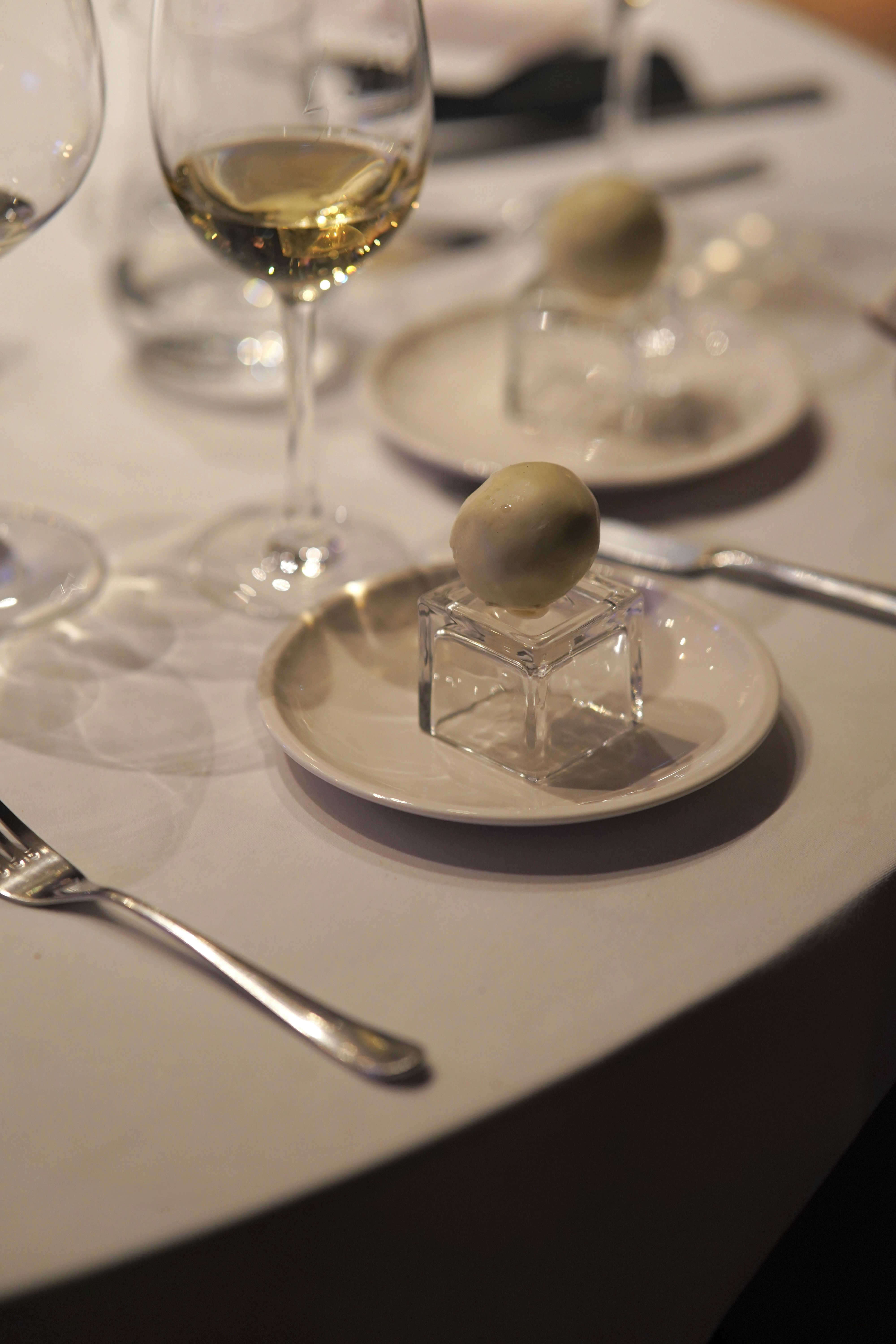 Ambient Service: How Pizza Shops Use Lighting, Scent and Edge Tech to Boost Dine‑In Love in 2026