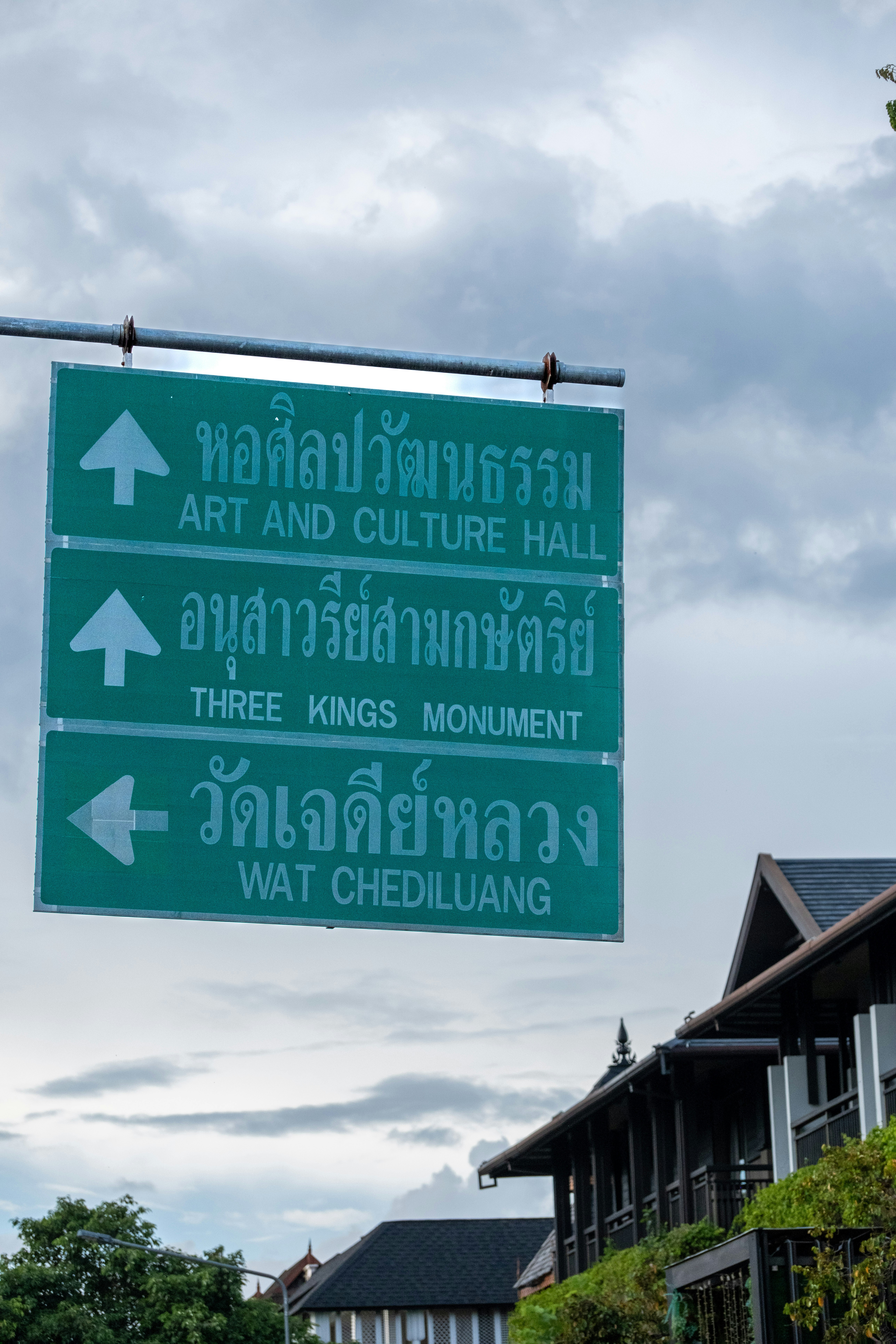 A street sign hanging from the side of a metal pole