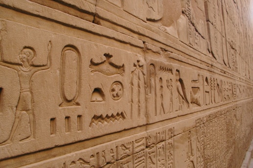 A large wall with egyptian writing on it