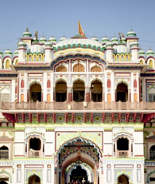 A large white building with lots of windows