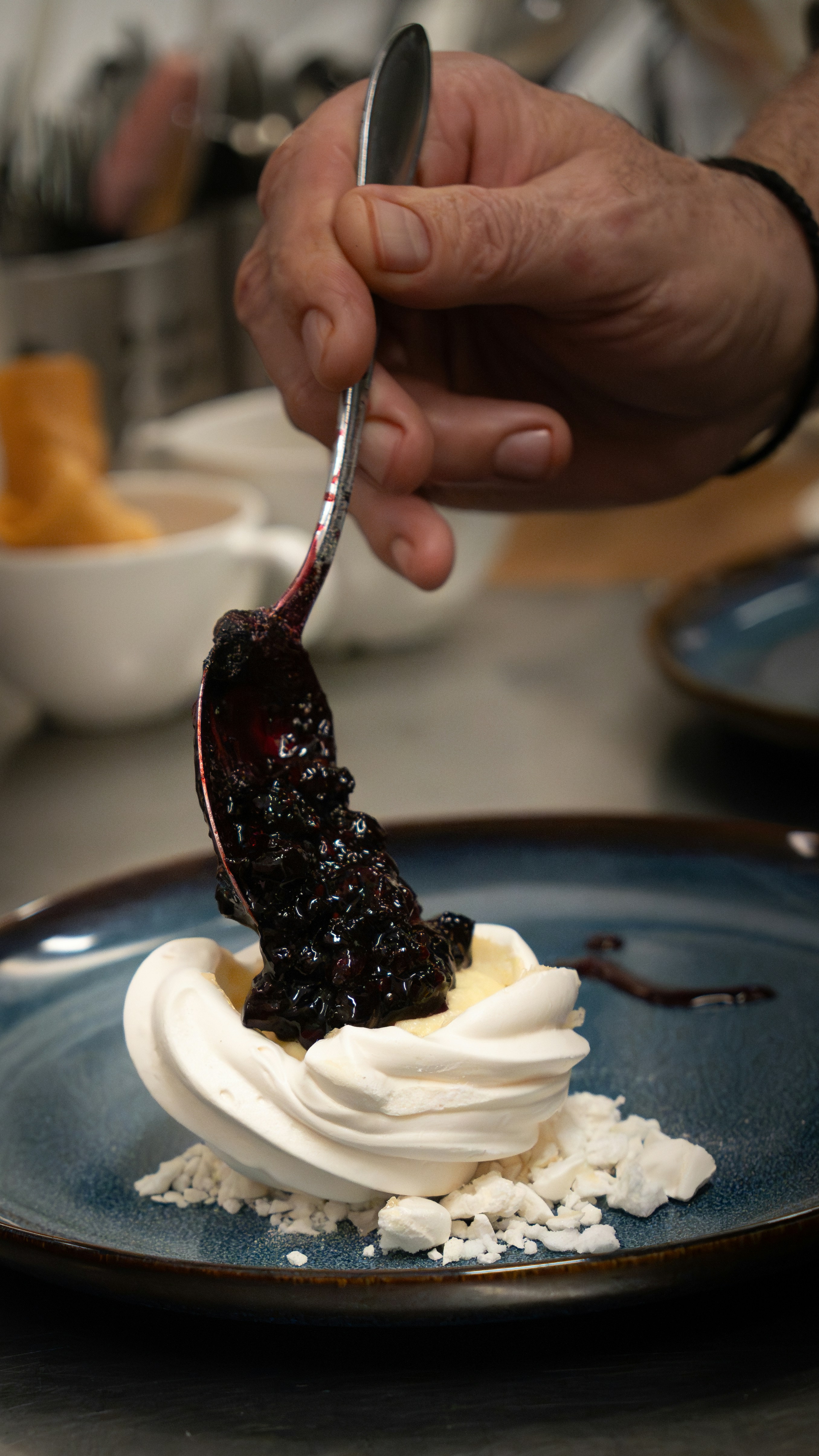 A person holding a spoon with some food on it photo – Free Ljørdalen ...