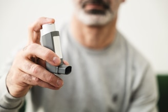 A man is holding a asthmaspray