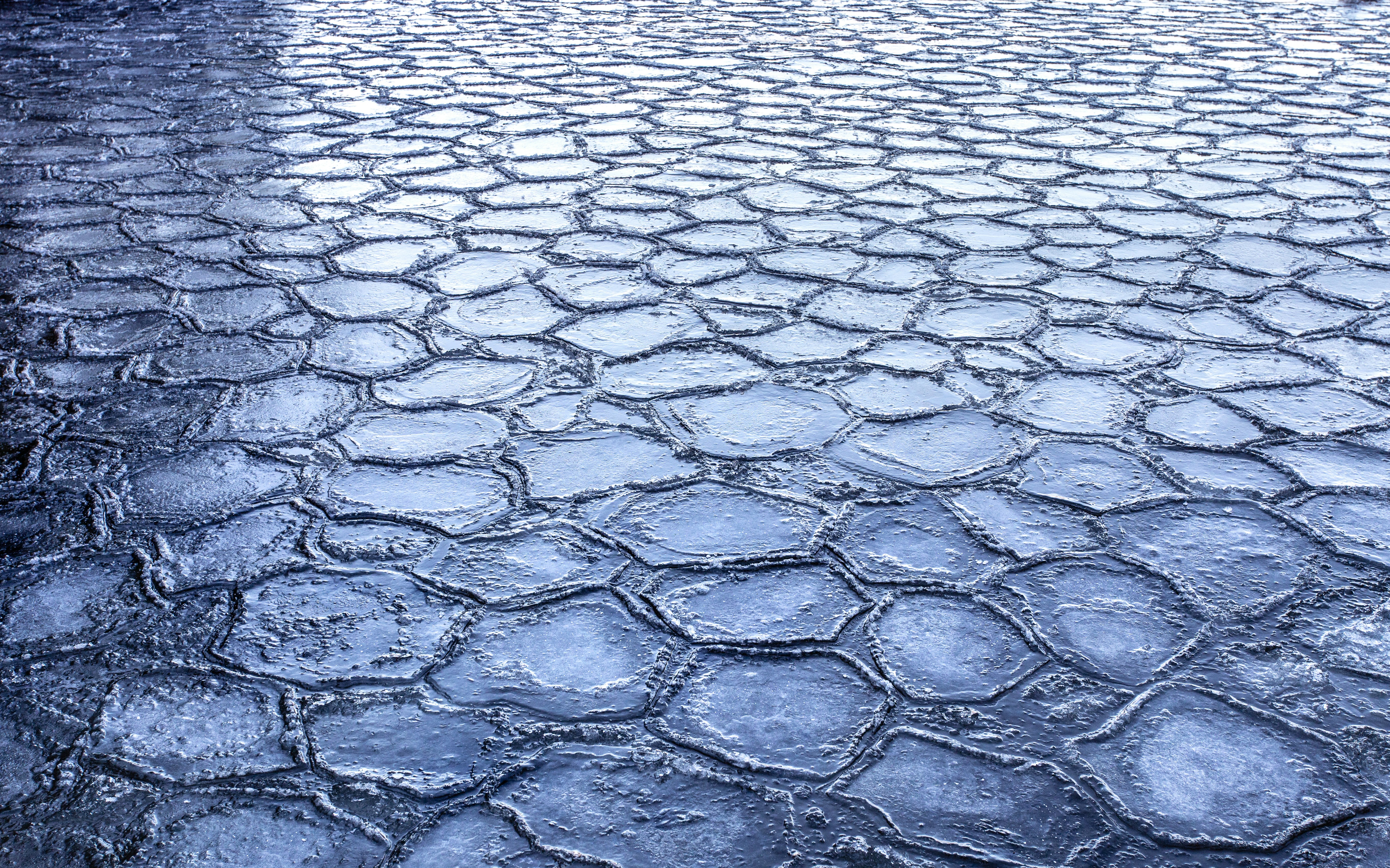 infographic showing freeze-thaw cycle effects on concrete - concrete repair contractor delaware oh